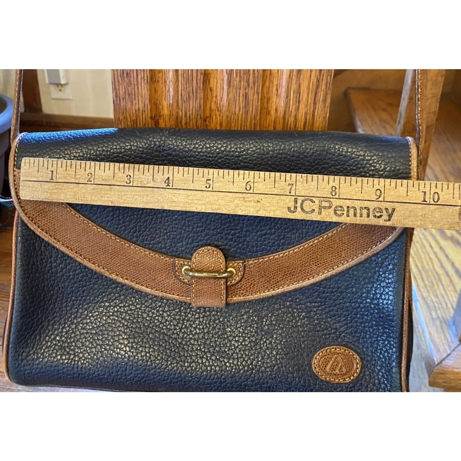 Liz Claiborne VTG Liz Claiborne Navy Pebble Leather Crossbody Bag Brown Size ONE SIZE - 9 Thumbnail