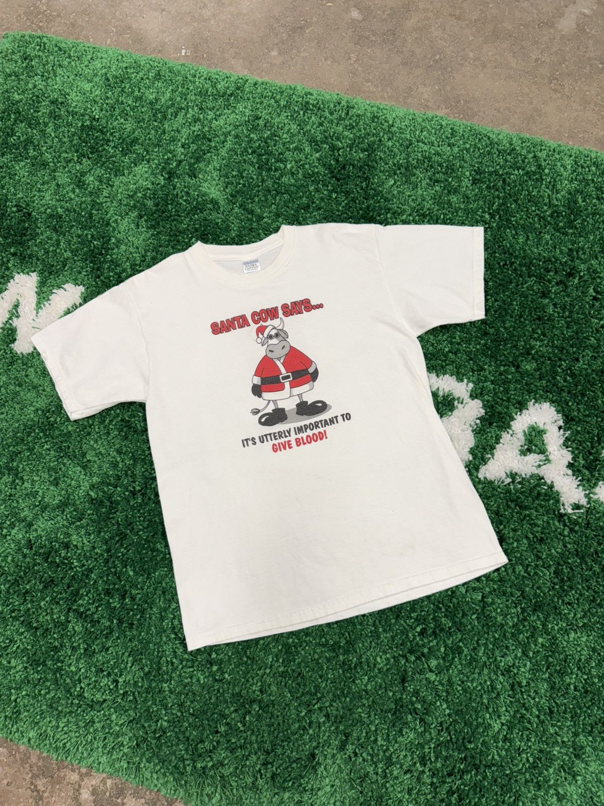 Gildan × Vintage Vintage Cartoon Cow Tee White Large Santa Large Size US L / EU 52-54 / 3 - 2 Thumbnail