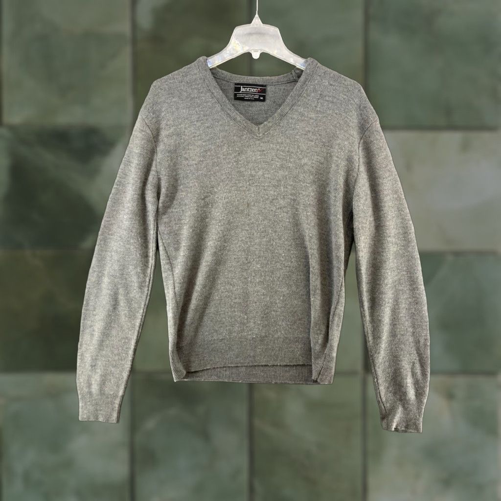 Jantzen VINTAGE Jantzen Mens V Neck Sweater Gray Acrylic Pullover M USA Size US M / EU 48-50 / 2 - 1 Thumbnail