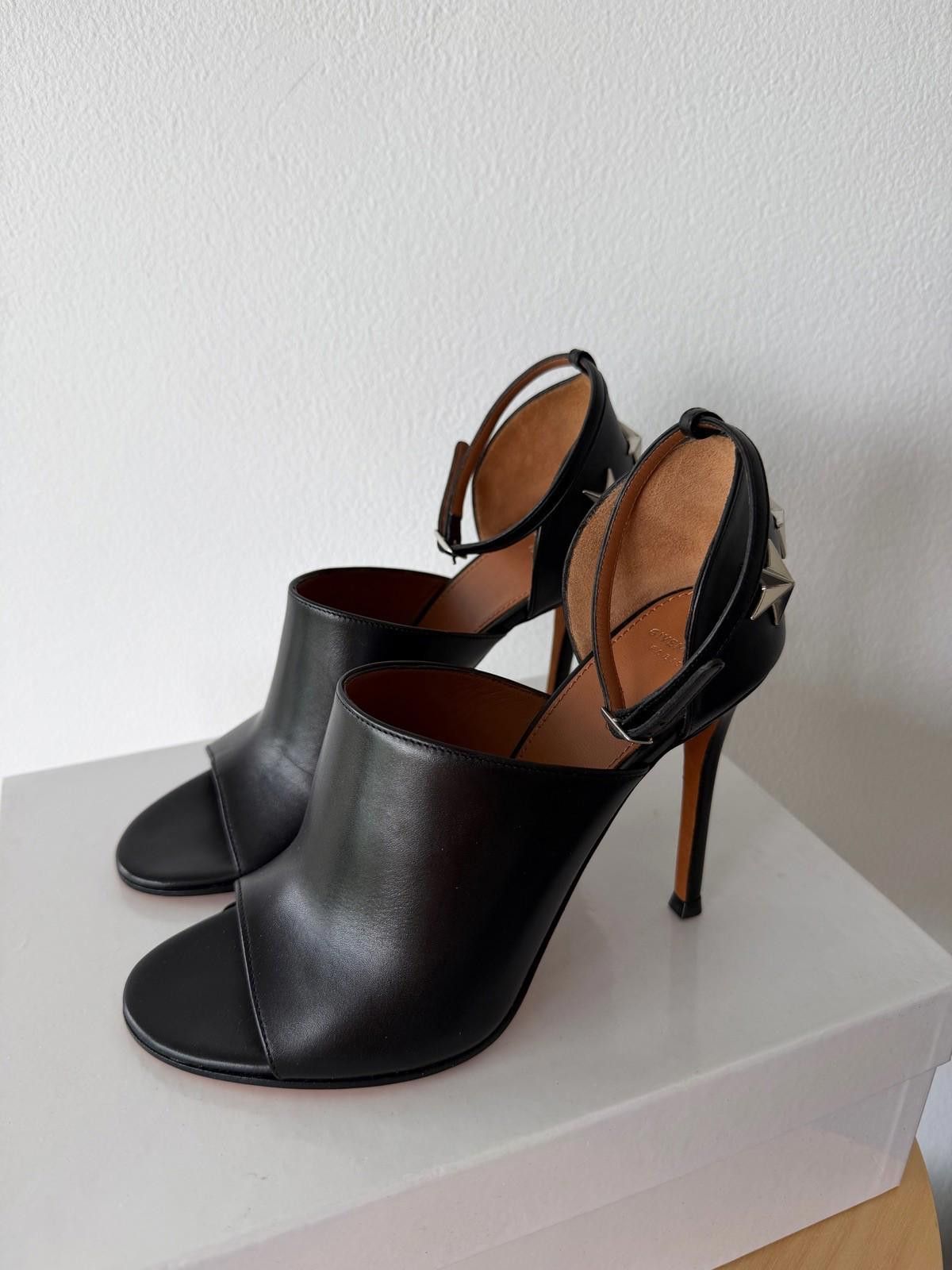 Givenchy new Givenchy womens stars sandals 10 heels shoes black 36.5 Size US 5.5 / IT 35.5 - 6 Thumbnail