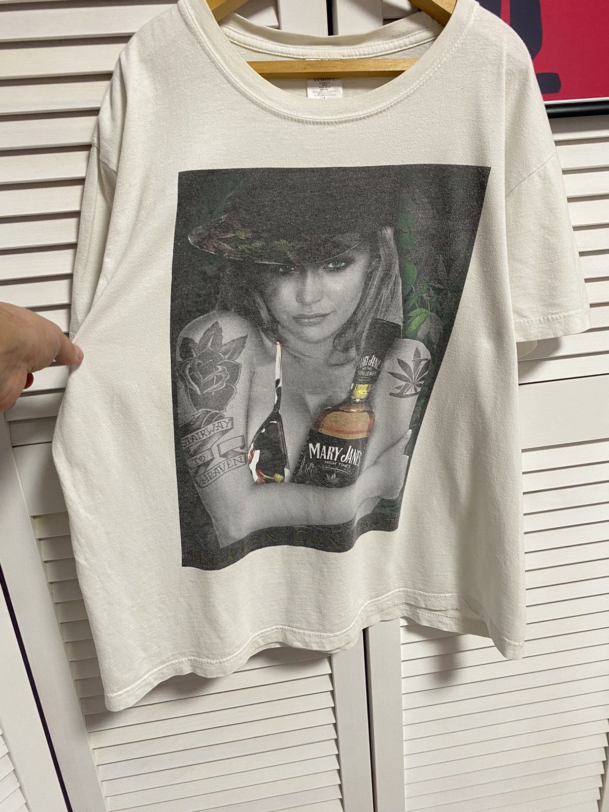 Band Tees Vintage T Shirt Tee Girl Weed Alcohol Drags Sex Mary Janes Size US L / EU 52-54 / 3 - 3 Thumbnail