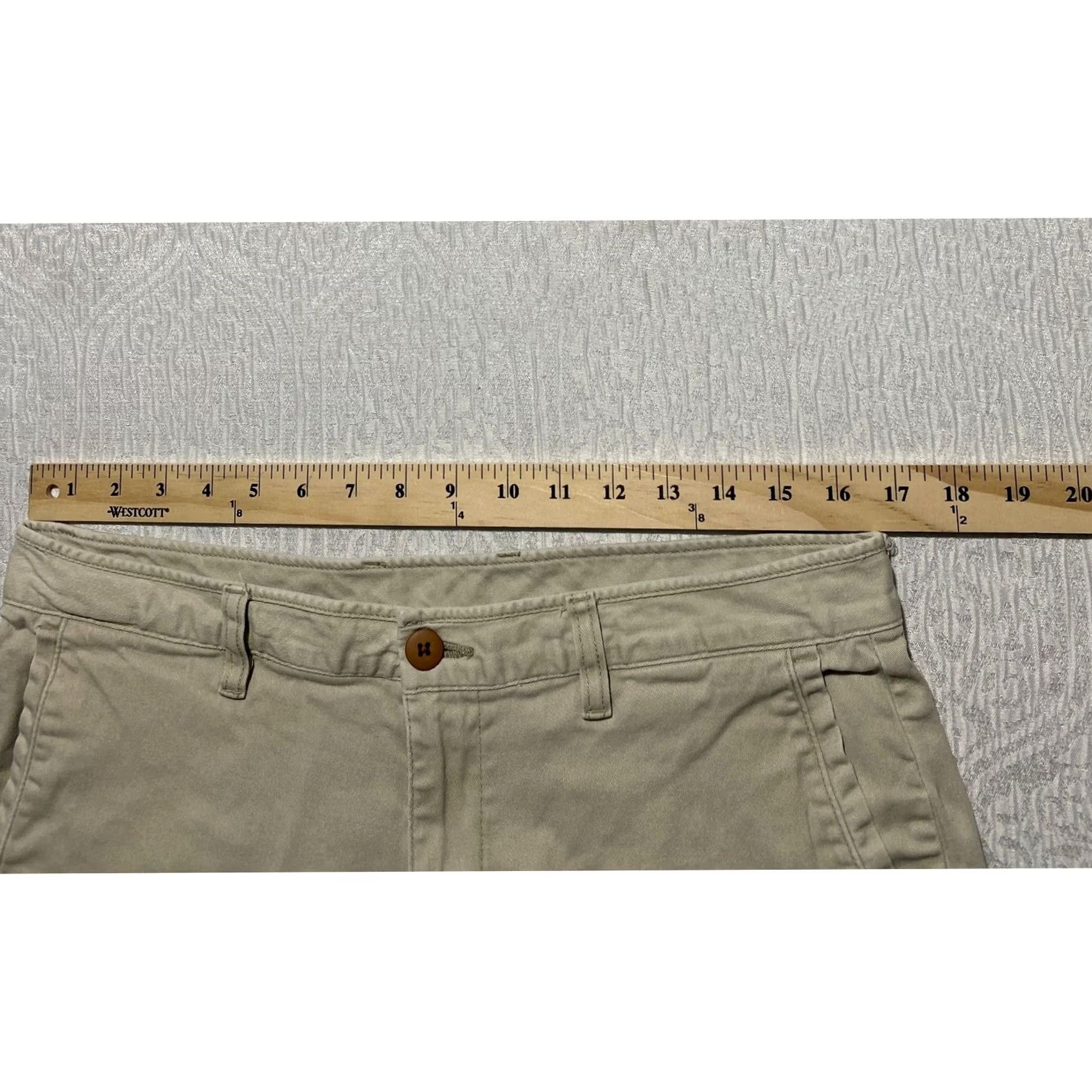 Tommy Bahama VINTAGE Tommy Bahama Mens Chino Shorts Khaki Beige 33 Pineapple Trim Spin? Size US 33 - 6 Thumbnail