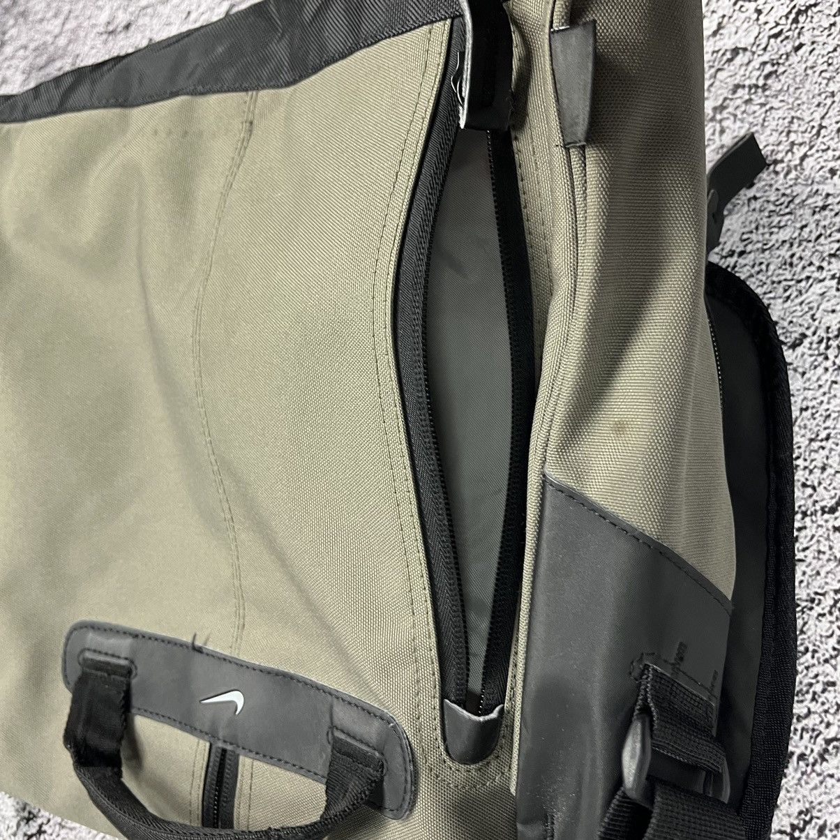Nike × Vintage Nike Vintage 00’s Centre Swoosh Crossbody Messenger Bag Size ONE SIZE - 14 Thumbnail