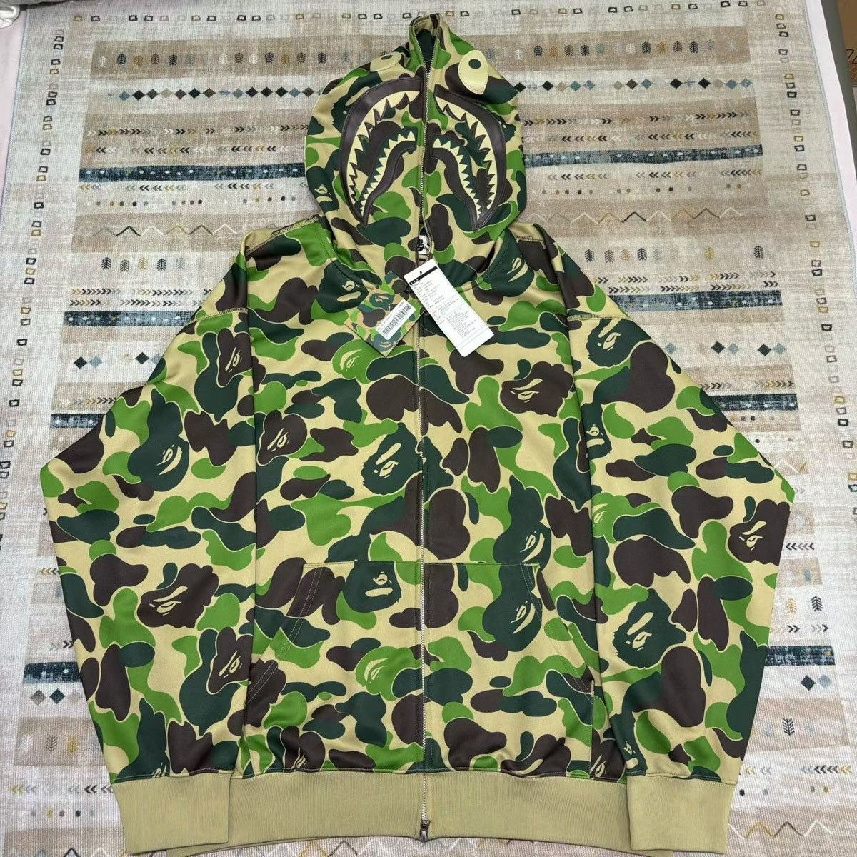 Bape CAMO SHARK FULL ZIP HOODIE Size US XL / EU 56 / 4 - 1 Thumbnail