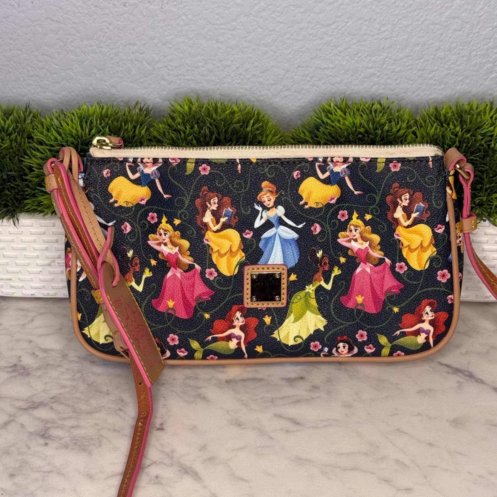 Dooney & Bourke Rare Dooney & Bourke Princess Half Marathon Pouchette 2016 Size ONE SIZE - 9 Thumbnail