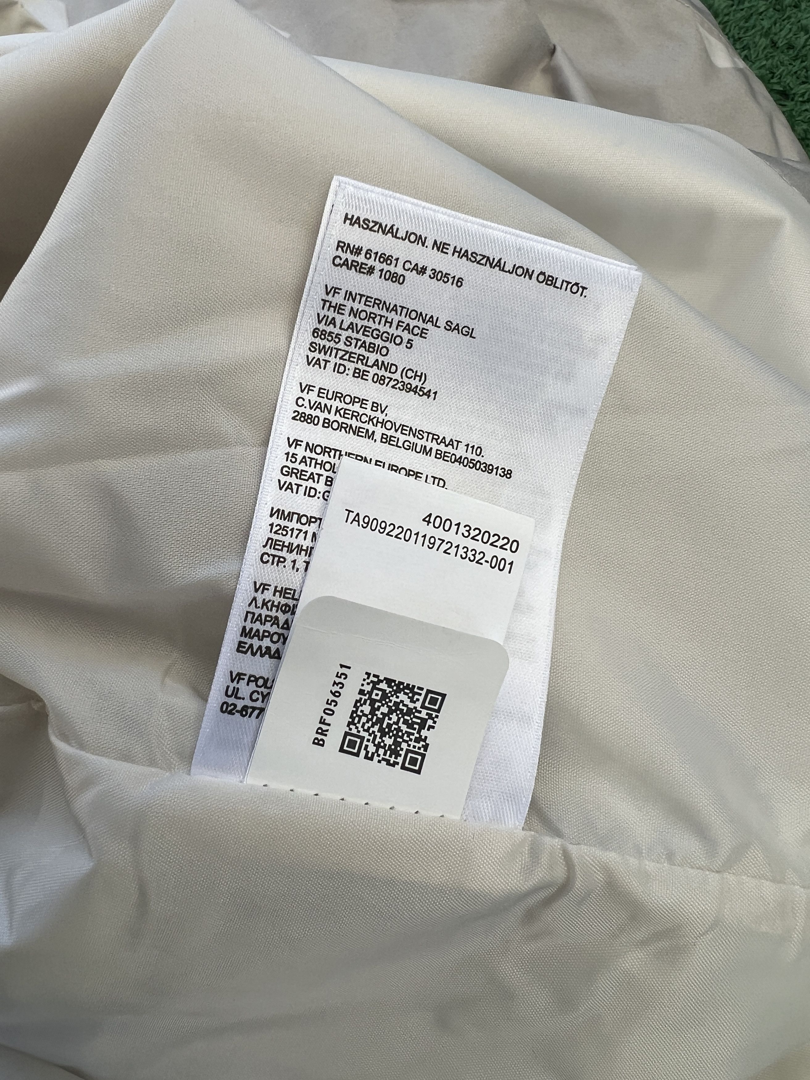 Kaws × The North Face KAWS x The North Face Mountain Jacket Size US L / EU 52-54 / 3 - 18 Thumbnail