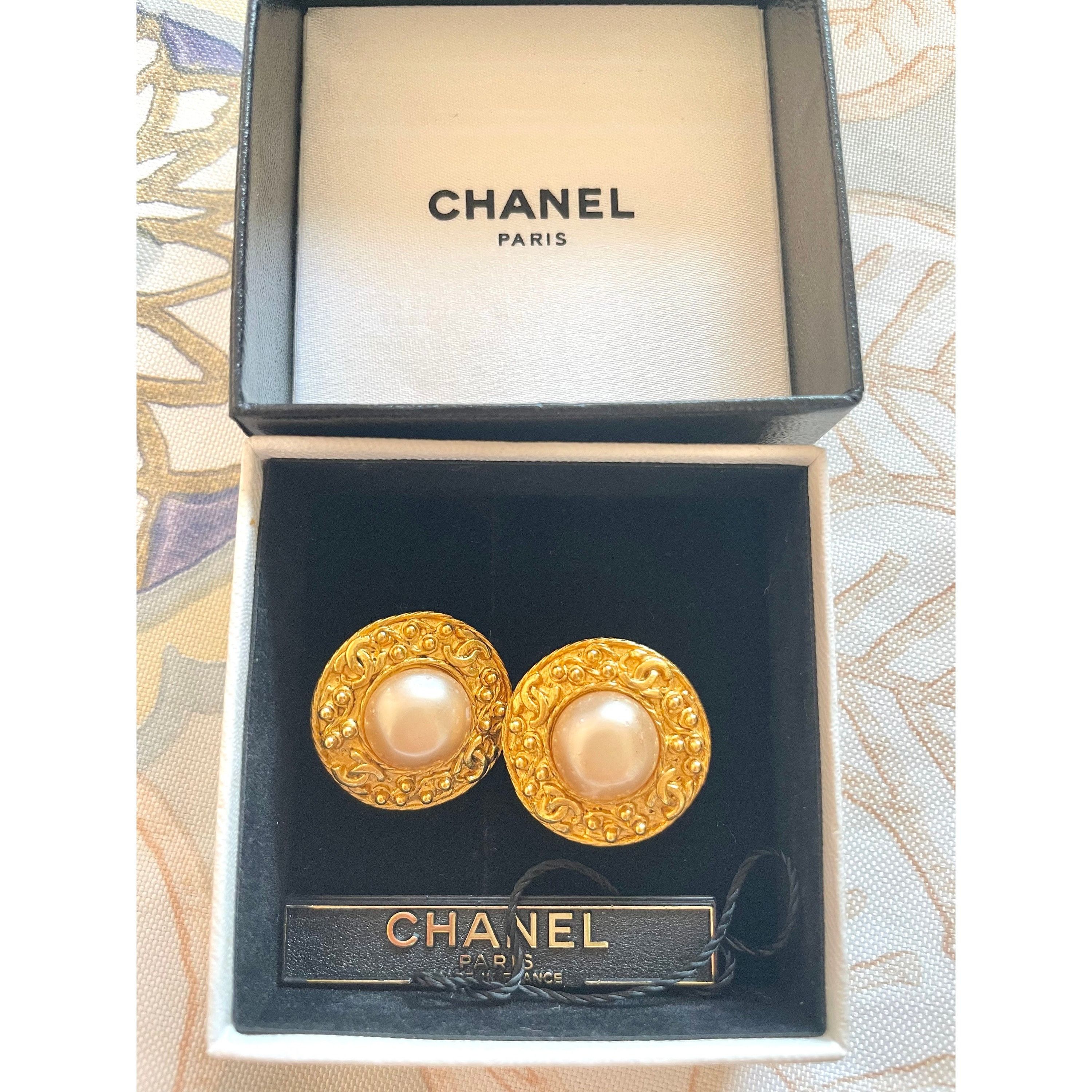 Chanel Vintage CHANEL round earrings with CC mark golden frames Size ONE SIZE - 2 Thumbnail