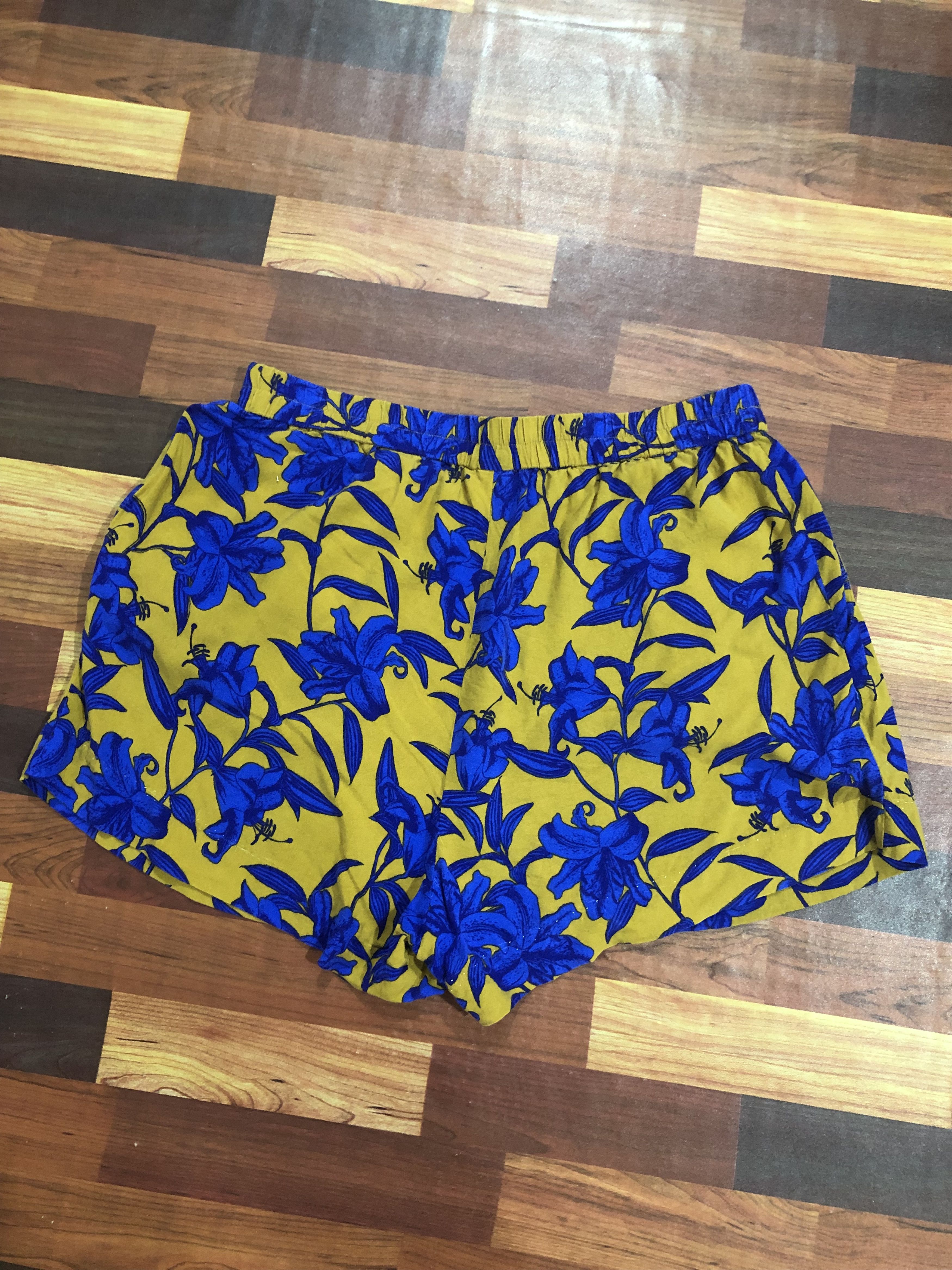 H&M H&M Floral Viscose Shorts Yellow Blue Summer Y2K Size US 32 / EU 48 - 5 Thumbnail