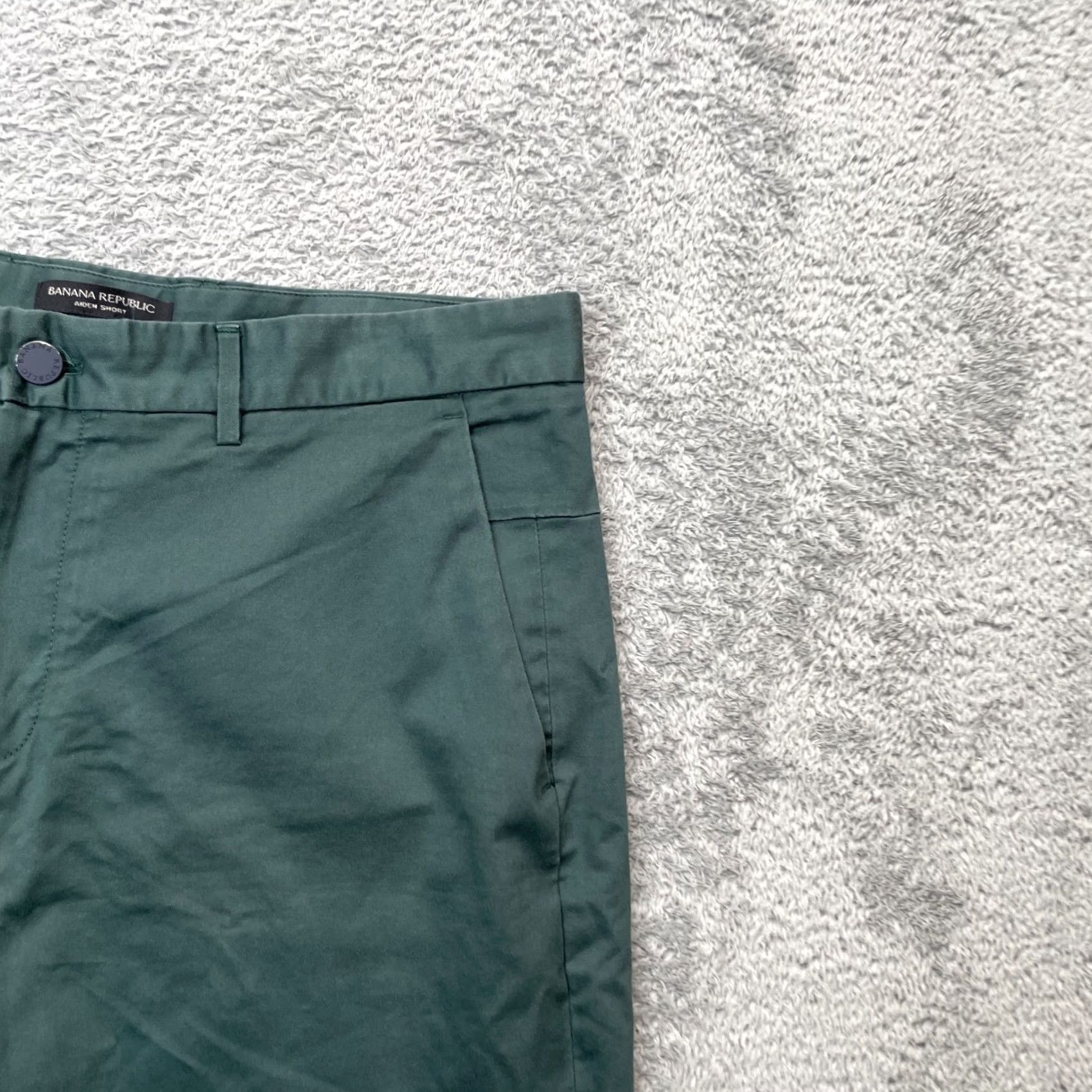 Banana Republic Banana Republic Shorts Mens 34 Green Aiden Resort Wear Casual Chino Regular Inseam 9in Dark Wash Front Flat Front Pockets Zip Button Mens Size US 34 / EU 50 - 4 Thumbnail