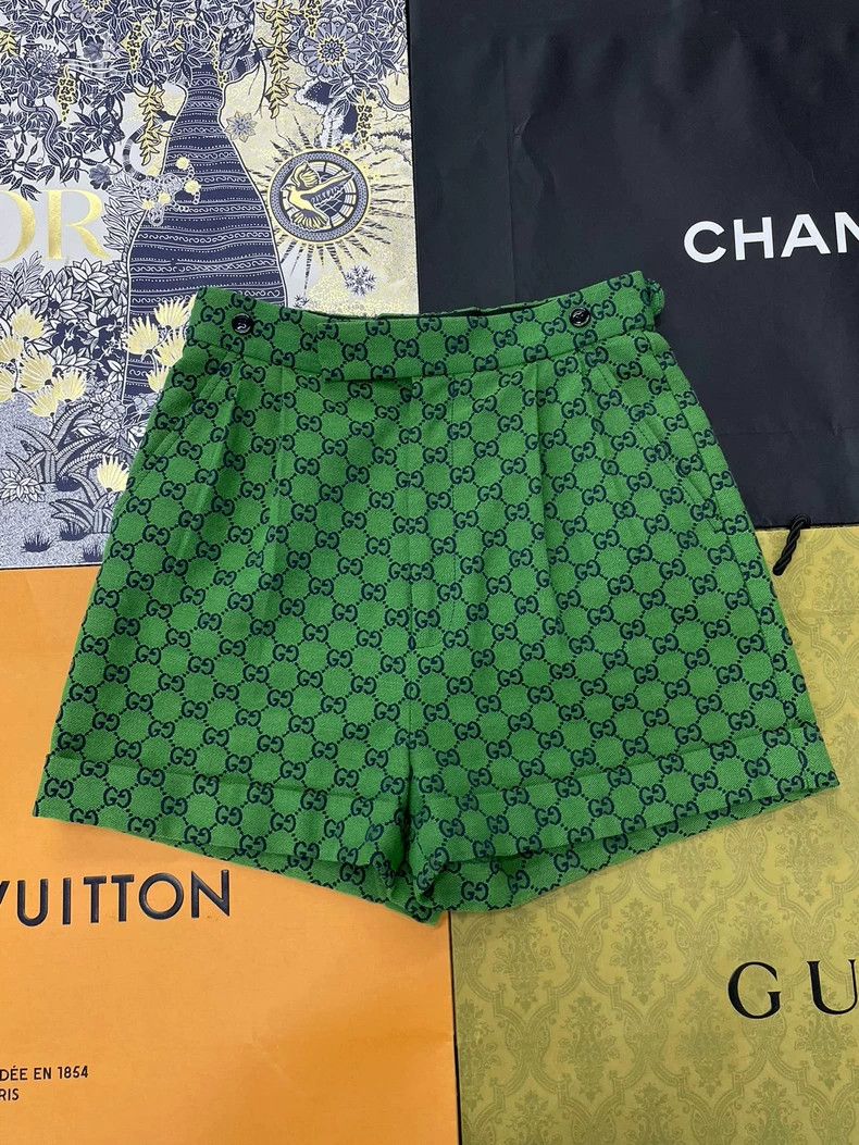 Gucci Gucci GreenLogo Shorts Size US 36 / EU 52 - 1 Thumbnail