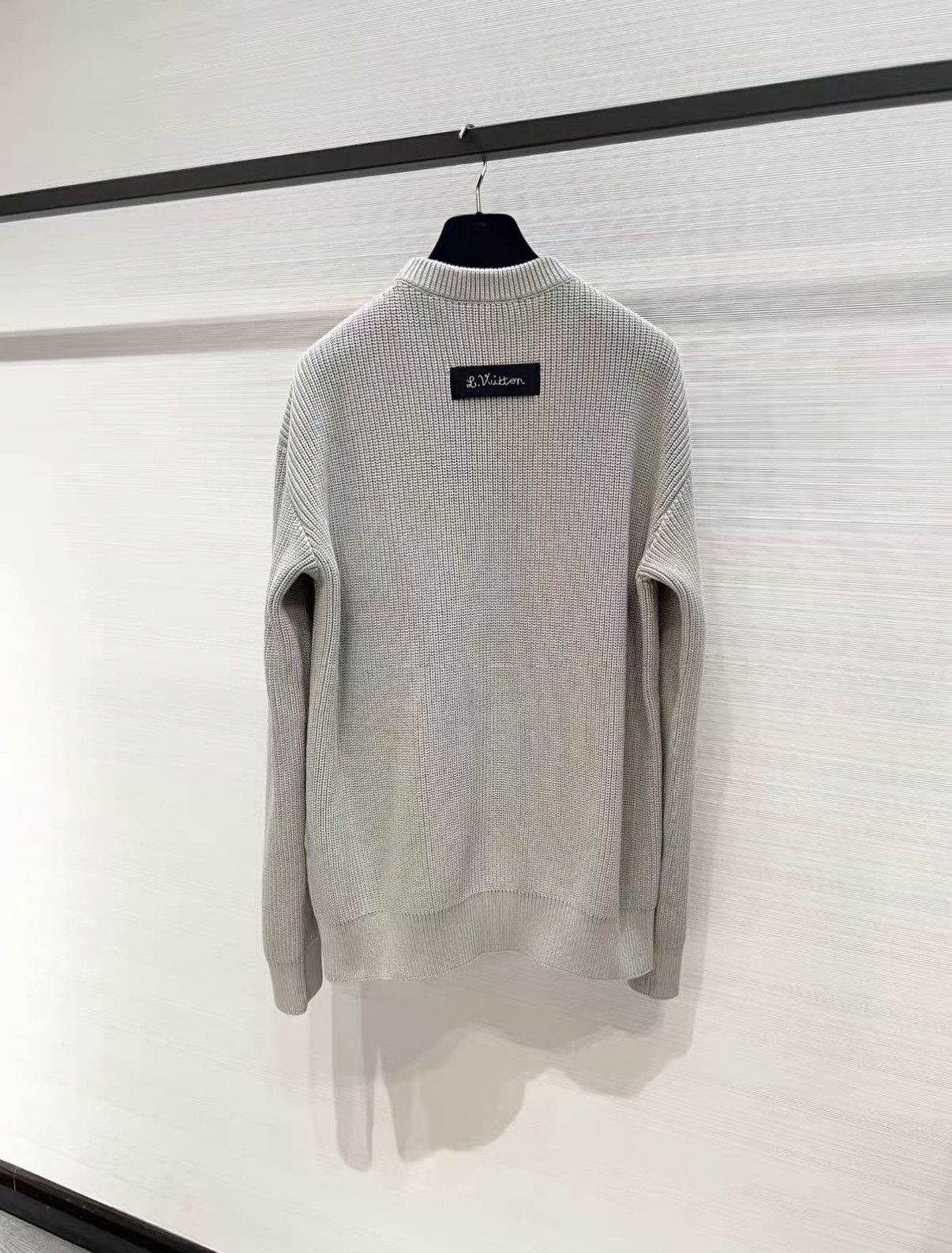 Louis Vuitton Louis Vuitton Bear Pattern Round Neck Knit Sweater J33 Size XS / US 0-2 / IT 36-38 - 2 Thumbnail
