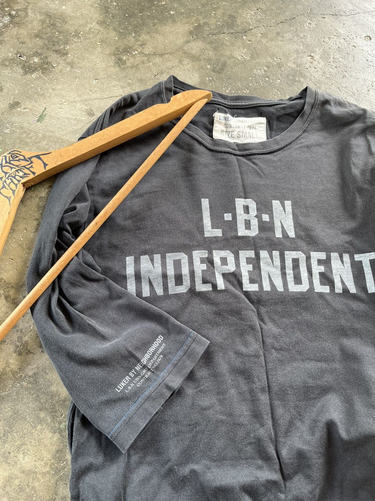 Neighborhood NEIGHBORHOOD LUKER INDEPENDENT BIG LOGO TEE Size US S / EU 44-46 / 1 - 3 Thumbnail