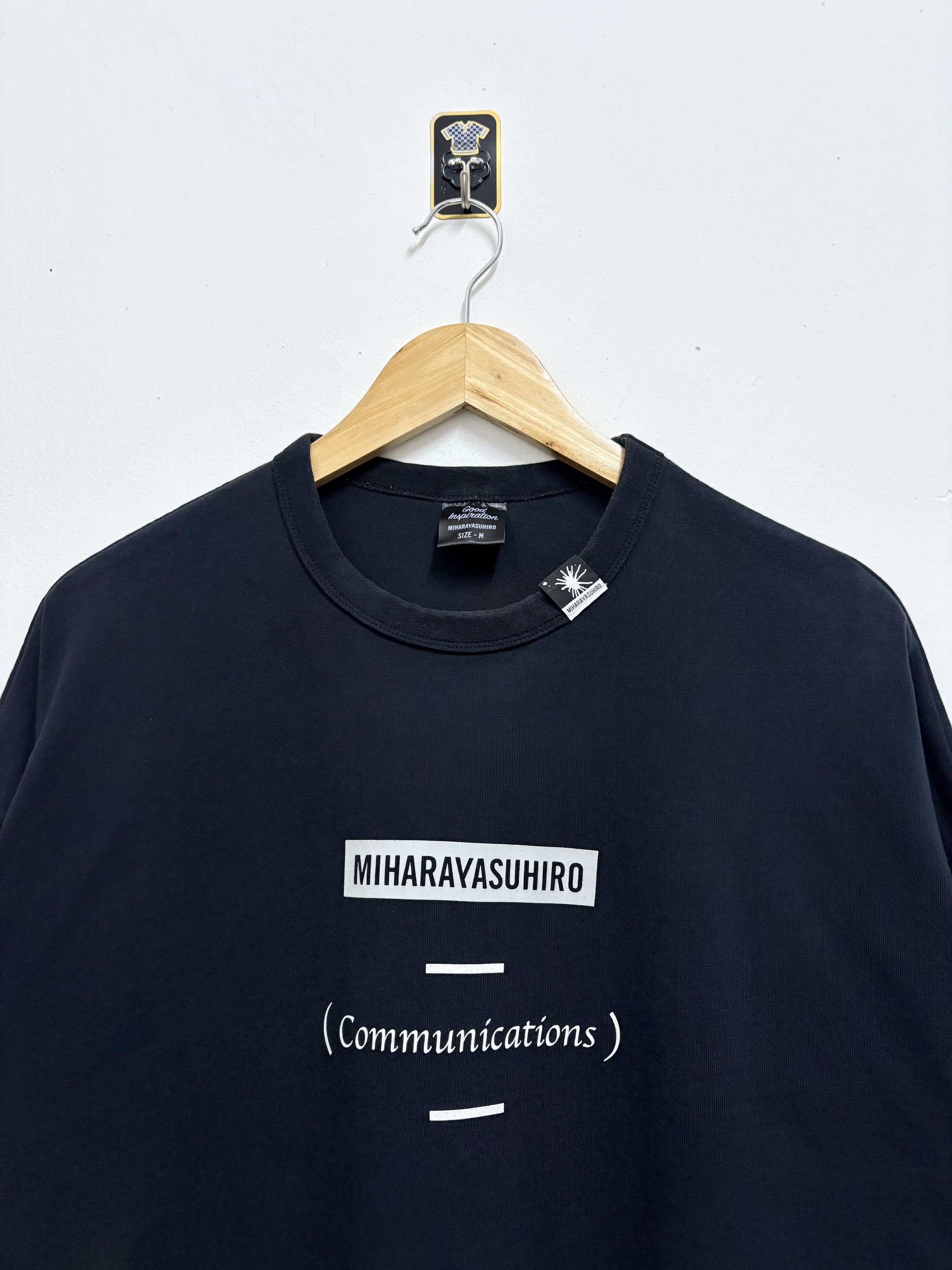 GU × Maison MIHARA YASUHIRO 2000's GU x Maison Miharayasuhiro - Communication T-Shirt Size US M / EU 48-50 / 2 - 3 Thumbnail