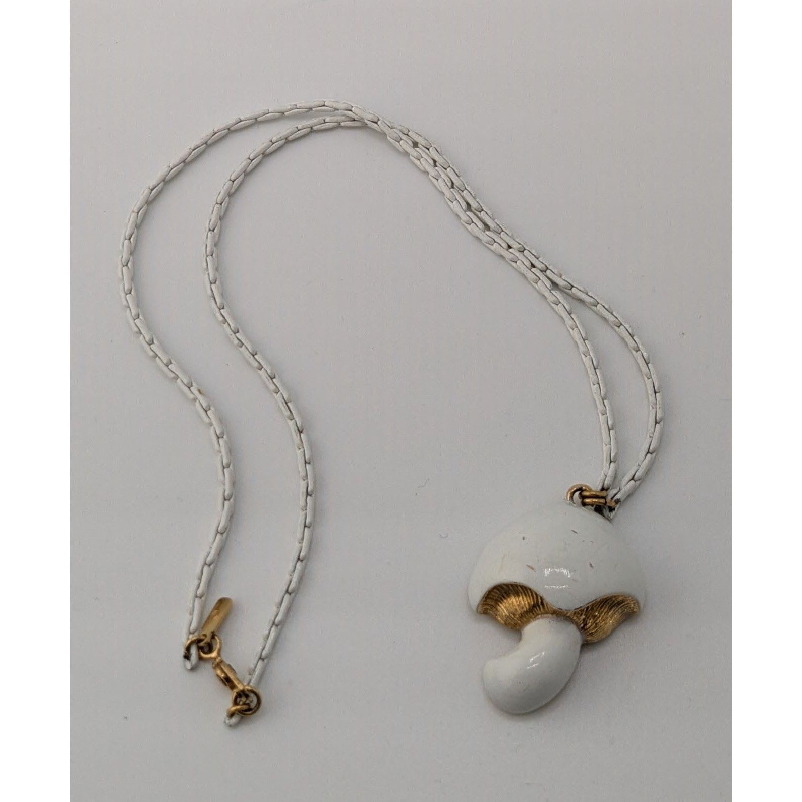 Monet Vintage Monet Cottagecore Mushroom White And Gold Pendant Ne Size ONE SIZE - 5 Thumbnail