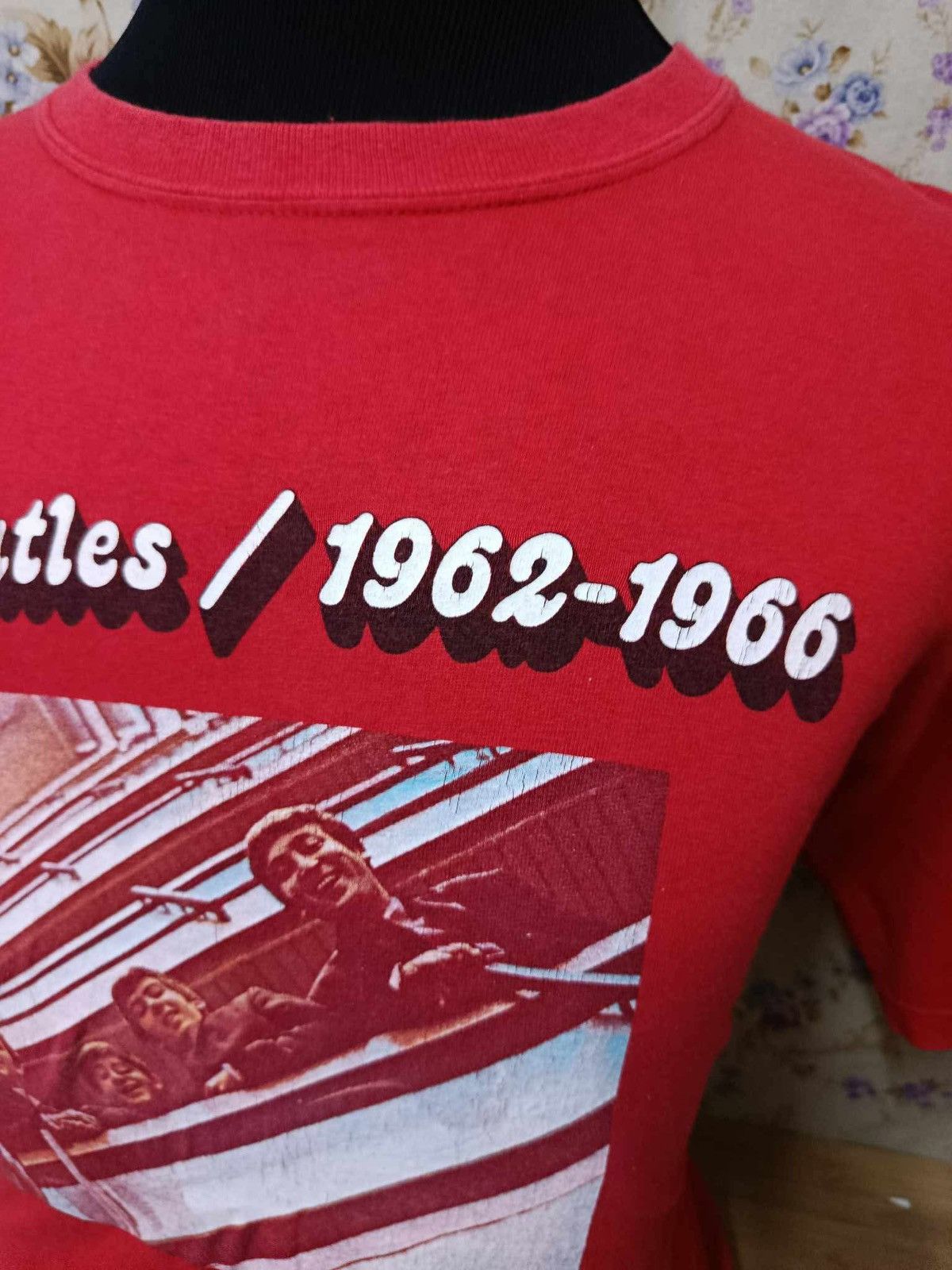 Band Tees Rare Red Band The Beatles line up tee Size US L / EU 52-54 / 3 - 3 Thumbnail