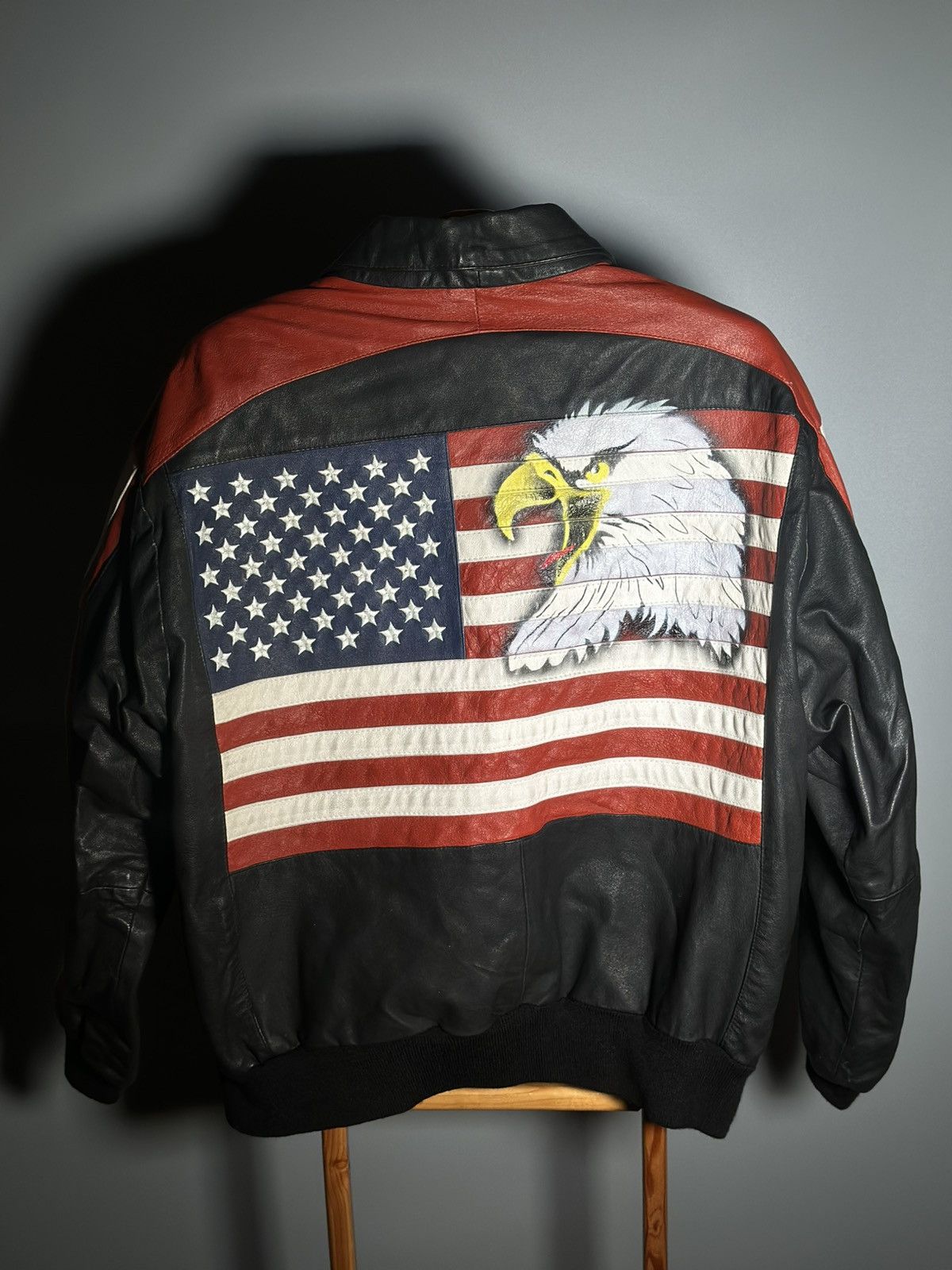 Vintage Vintage leather jacket with an American flag and eagle Size US L / EU 52-54 / 3 - 1 Thumbnail