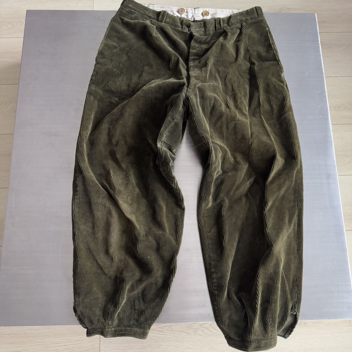 Vintage Vintage Corduroy Velvet Wide Leg Pants Green Size US 32 / EU 48 - 1 Thumbnail