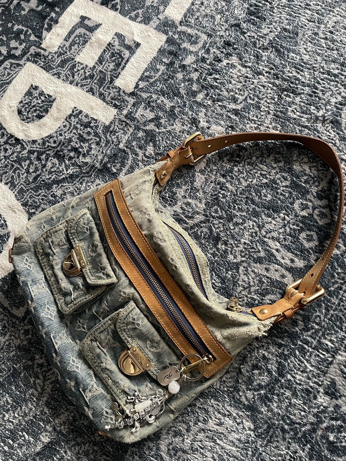 Louis Vuitton × Vintage Louis Vuitton Baggy PM Monogram Denim Shoulder Bag Size ONE SIZE - 9 Thumbnail