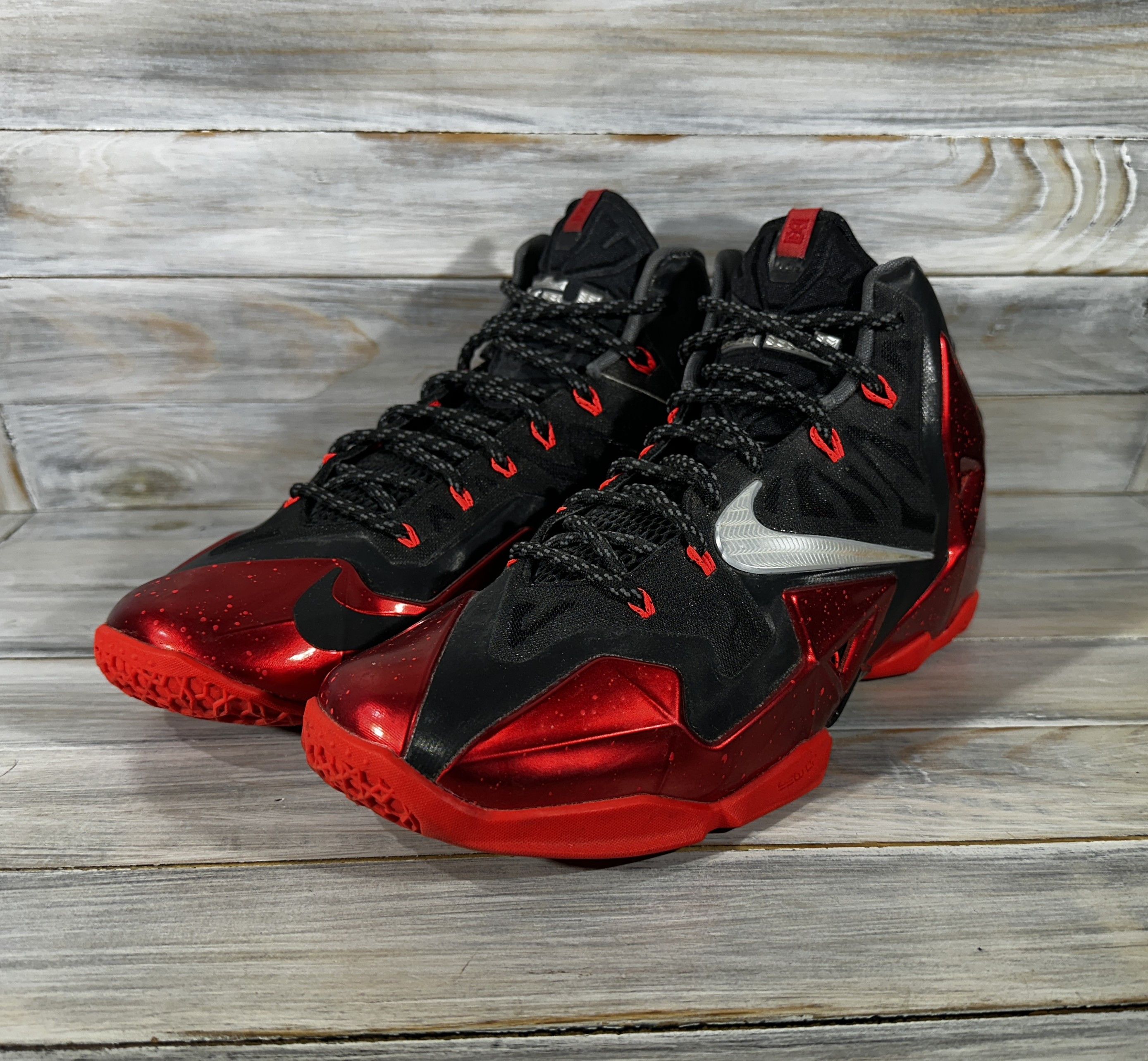 Nike Nike LeBron XI Away Miami Heat Sneakers Red Black Basketball Size US 9.5 / EU 42-43 - 4 Thumbnail