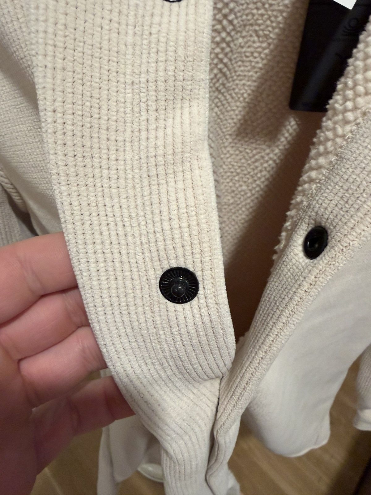 Kenneth Cole Creme Woven Active Button-Down Size US M / EU 48-50 / 2 - 6 Thumbnail