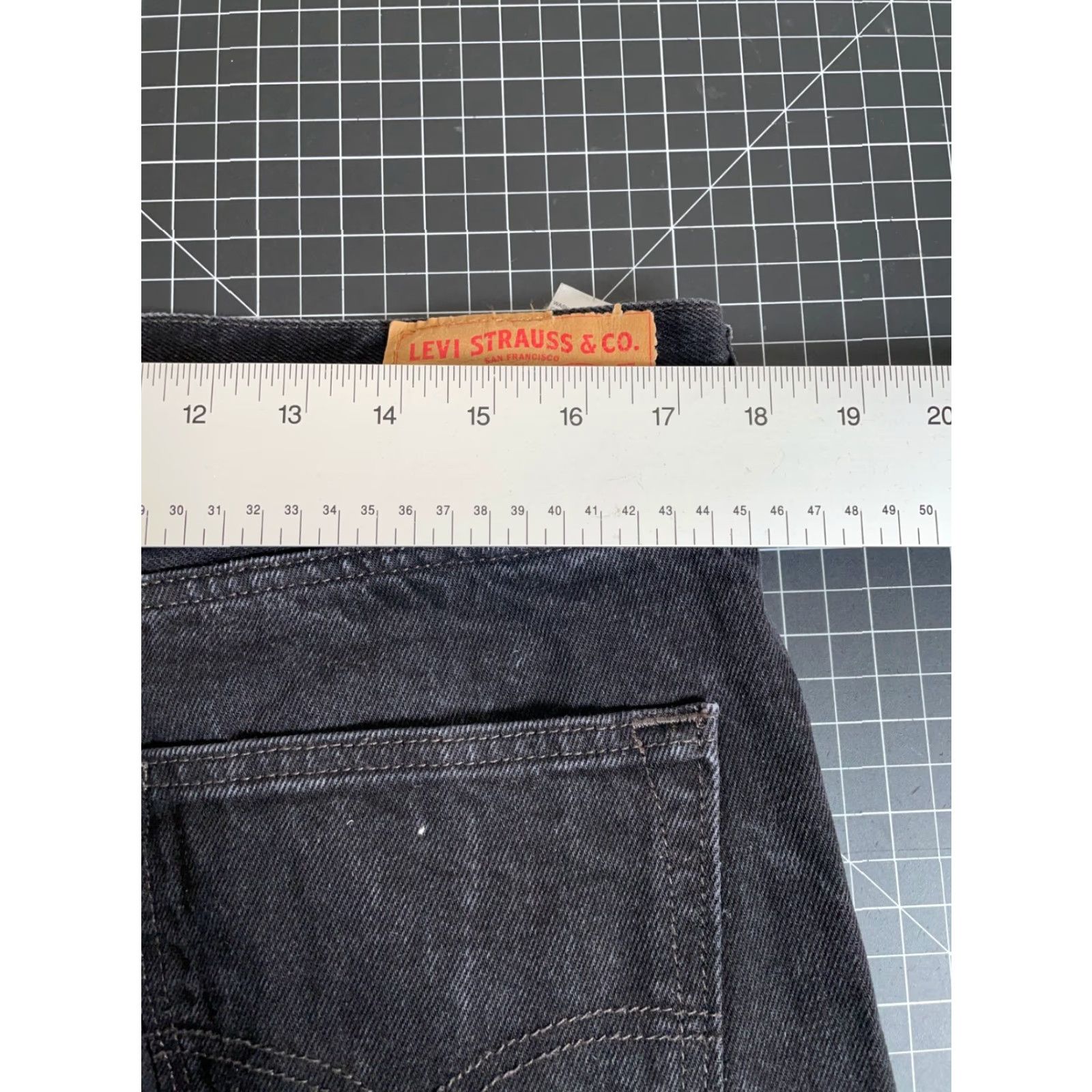 Levi's VINTAGE Levi's 501 Jeans Men's 34x32 Straight Fit Black Cotton Denim Retro 90s Size US 34 / EU 50 - 5 Thumbnail