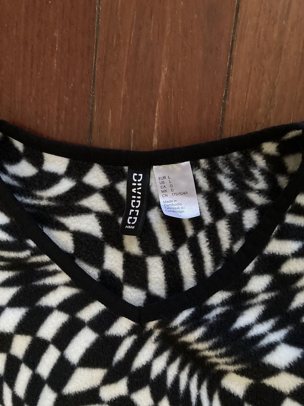 Designer × Vintage H&M Divided Black and White Fleece Optical Illusion Vest Size L / US 10 / IT 46 - 11 Thumbnail