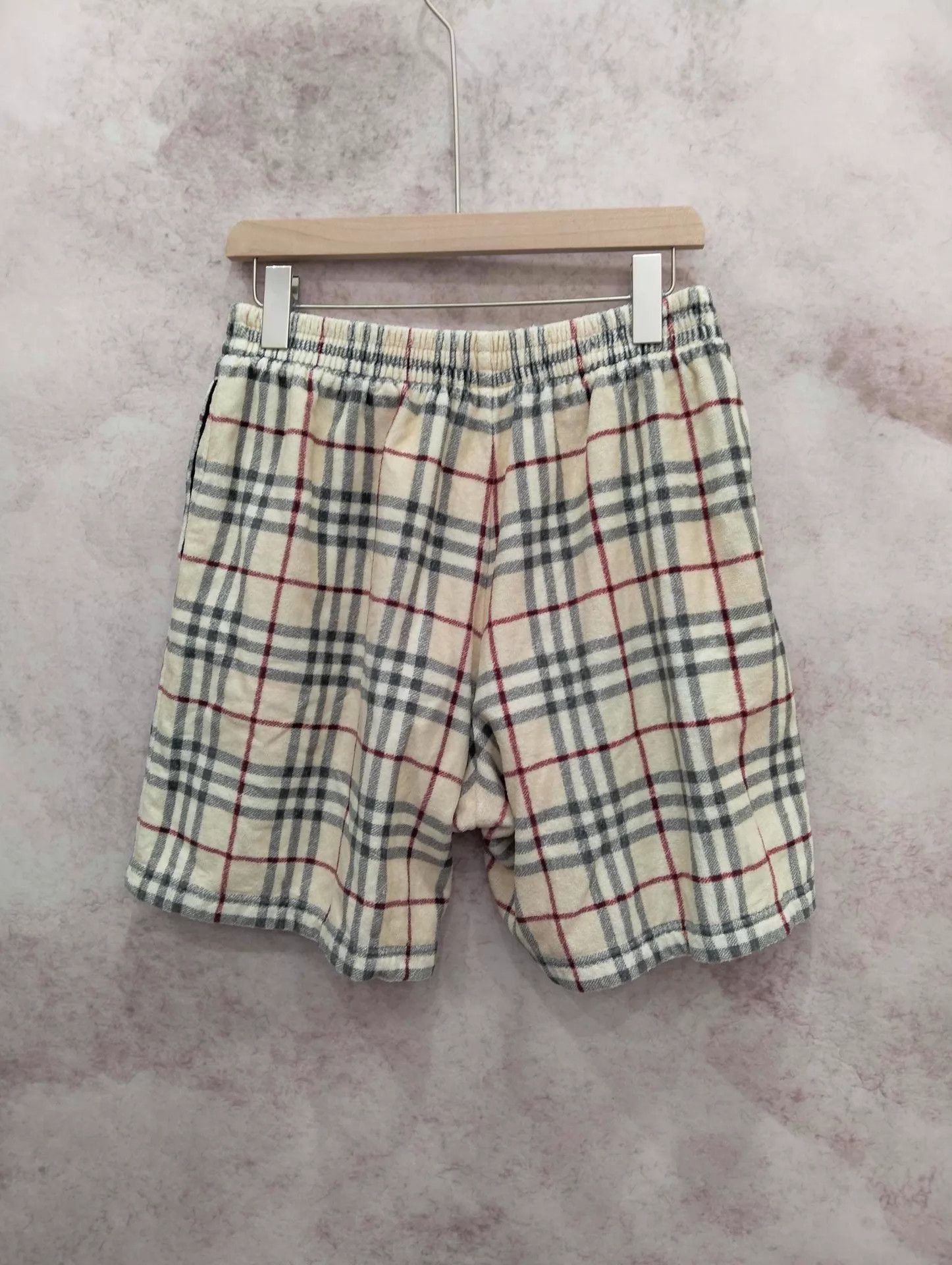 Burberry Burberry Men's Classic Check M Short Size US 32 / EU 48 - 2 Thumbnail