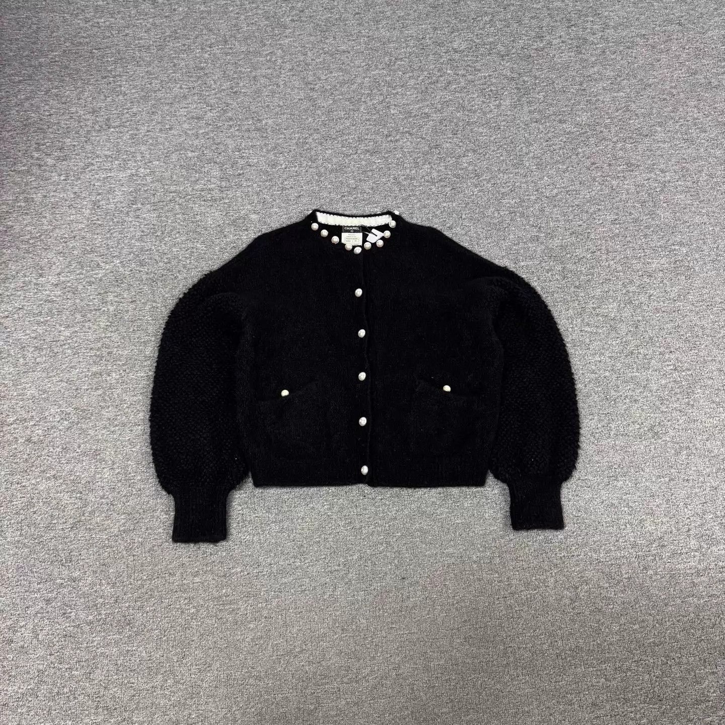 Chanel Chanel Pearl Cashmere Knit Cardigan 34 Size XS / US 0-2 / IT 36-38 - 1 Thumbnail
