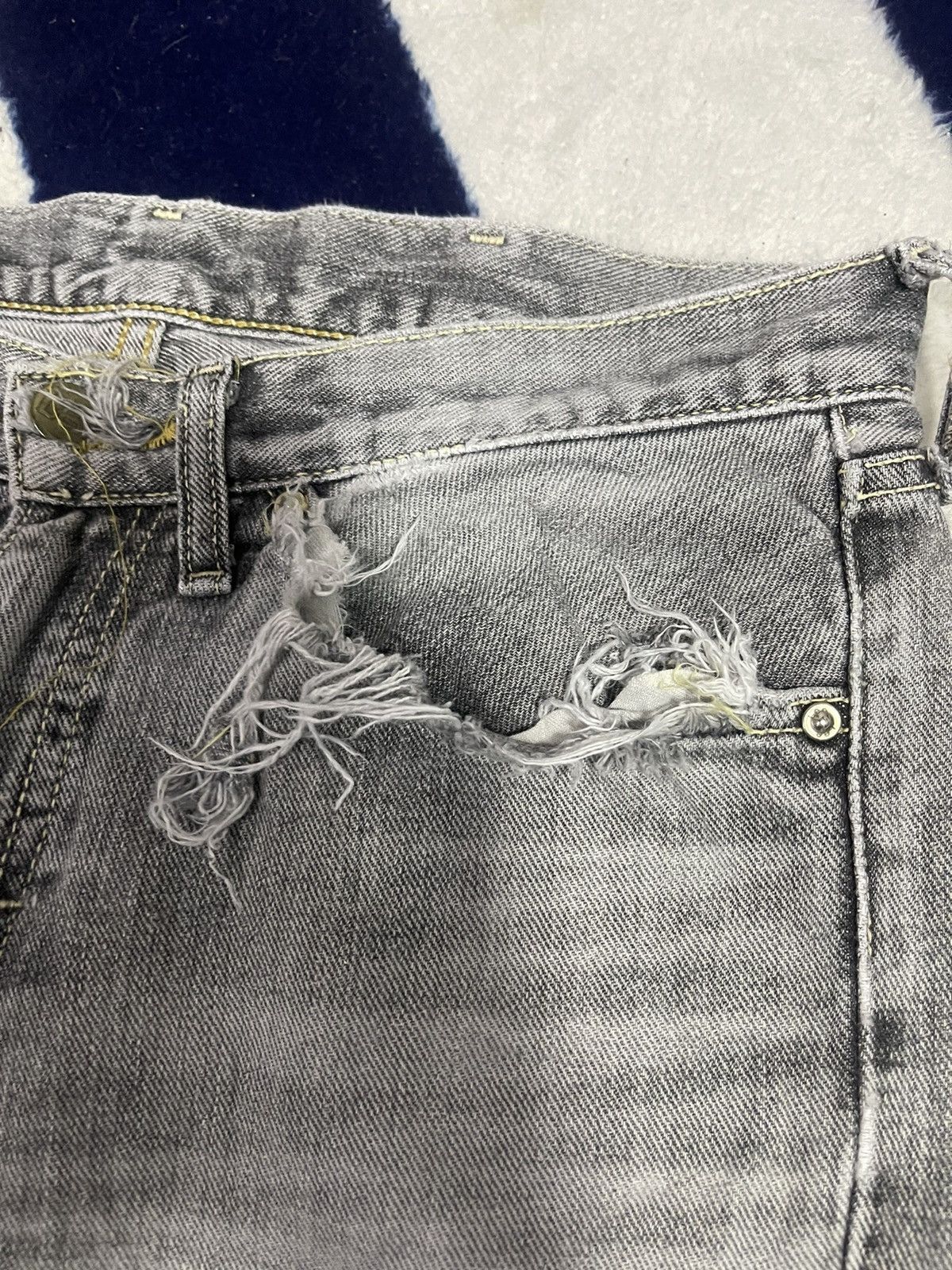 Japanese Brand × Lee Lee Distressed Jeans (14) Size US 32 / EU 48 - 11 Thumbnail
