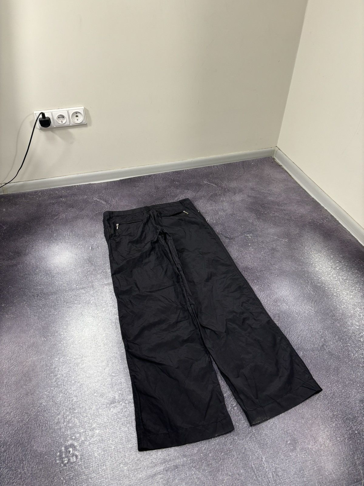 Versace Vintage Versace Sport Women’s Rare Black Baggy Nylon Pants Size 32" / US 10 / IT 46 - 3 Thumbnail