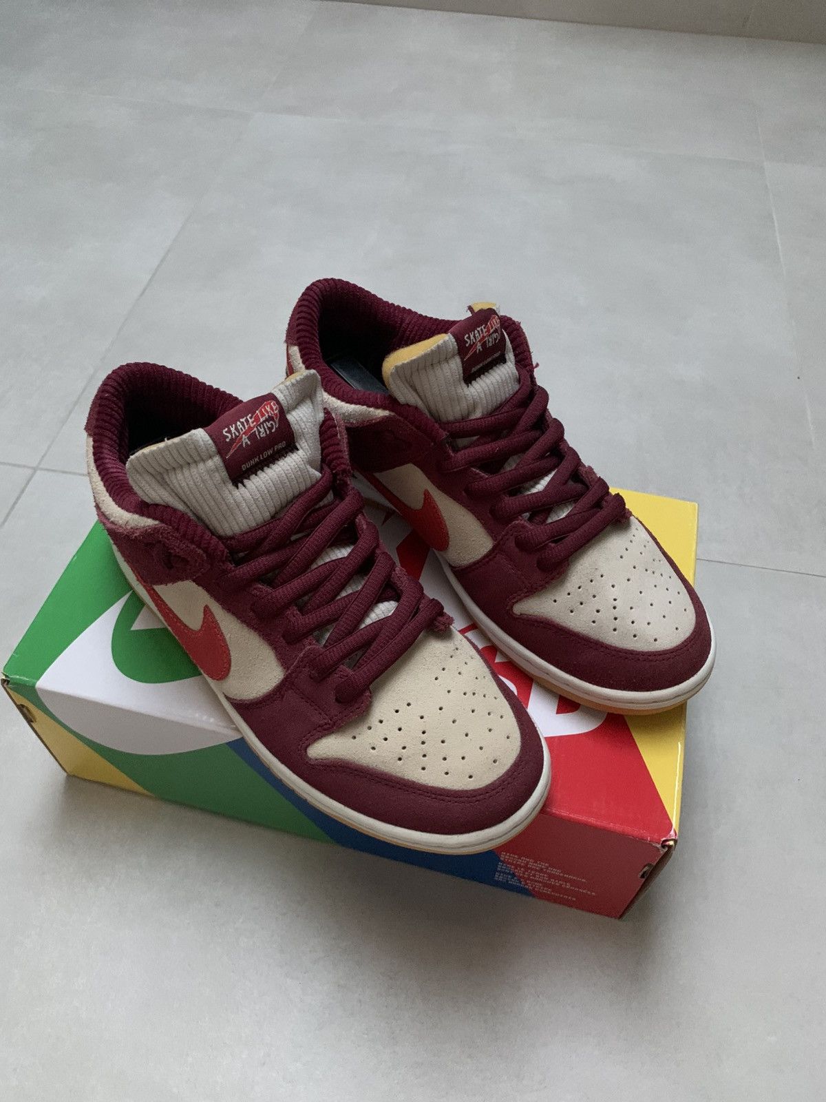 Nike SB Nike sb dunk skate like a girl Size US 8.5 / EU 41-42 - 2 Thumbnail
