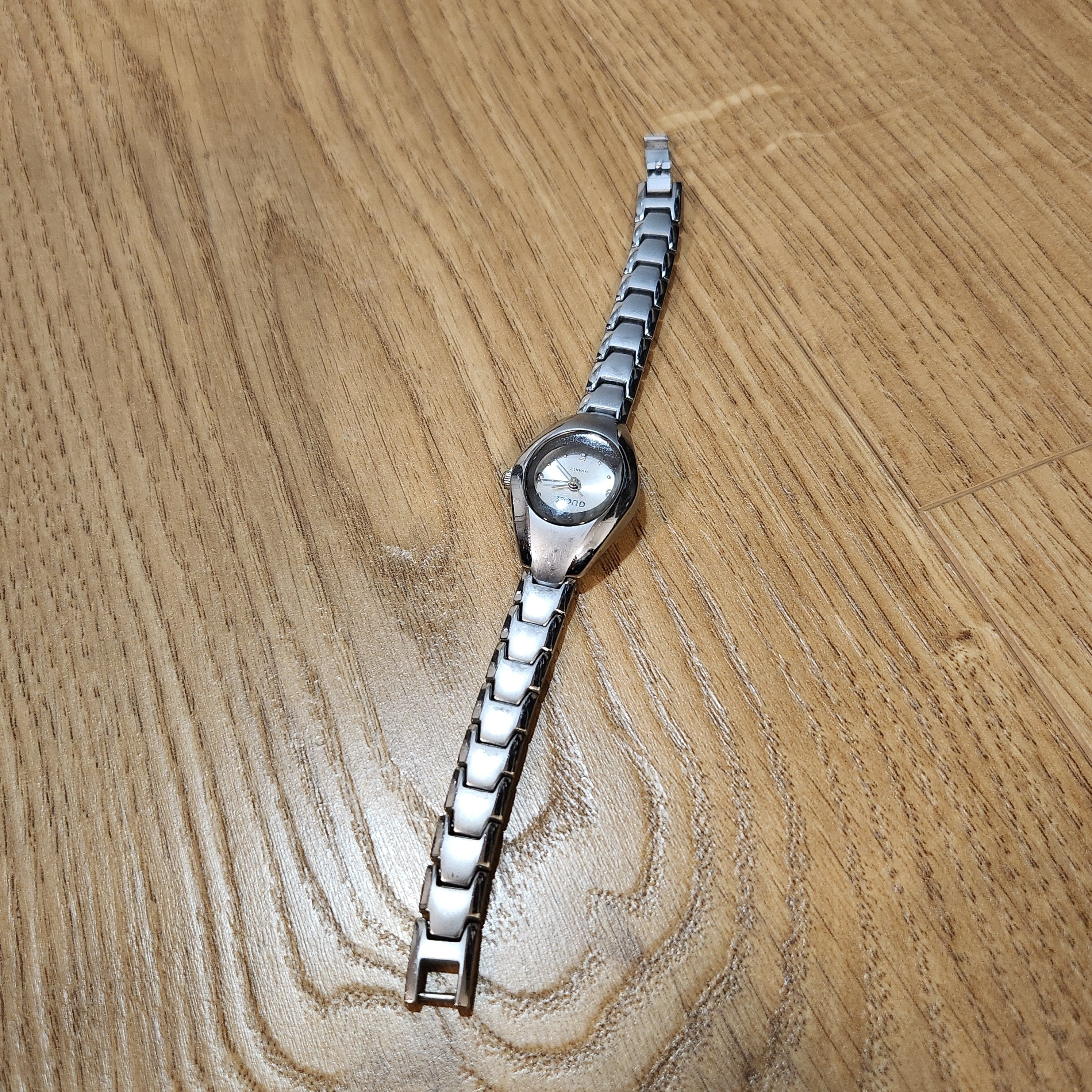 Gucci × Vintage Vintage Gucci Quartz Watch Size ONE SIZE - 1 Thumbnail