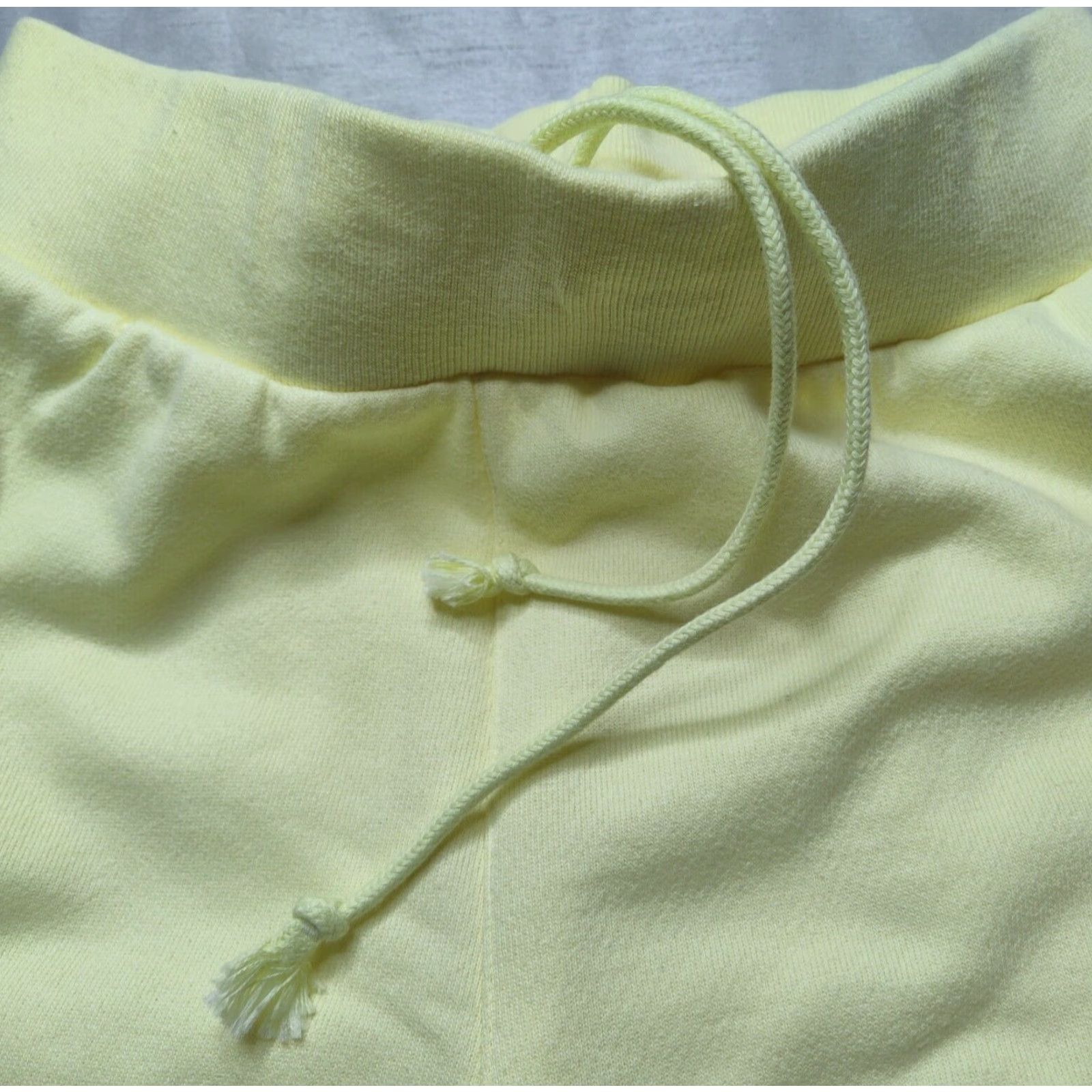 Champion CHAMPION Sweat Shorts Men S Lemon Glacier 11" Inseam Reverse Weave Drawstring Pockets NEW Size US 29 - 6 Thumbnail
