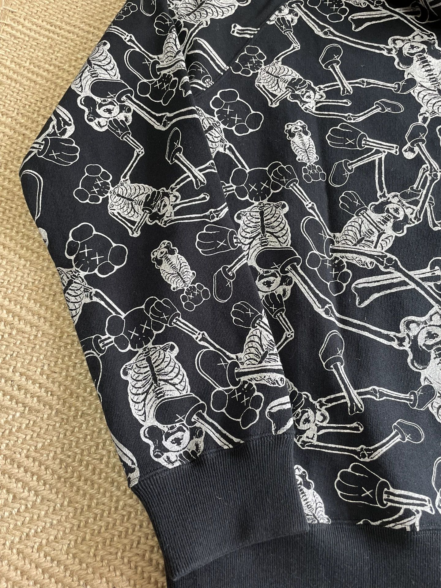 Original Fake OriginalFake KAWS Early Release Hoodie Full Print L Like New Size US L / EU 52-54 / 3 - 5 Thumbnail