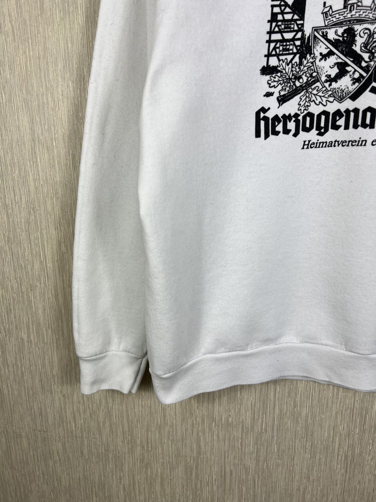 Vintage Vintage 90s castle history gothic screen stars sweatshirt Size US M / EU 48-50 / 2 - 7 Thumbnail