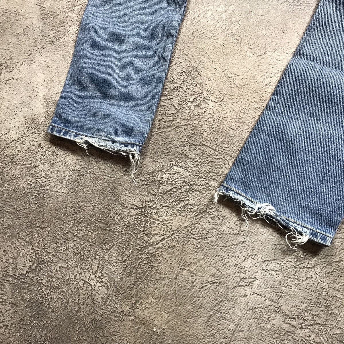 Vintage Vintage 90s Levis Distressed Baggy Jeans Grunge Y2K Logo 28 Size US 28 / EU 44 - 7 Thumbnail