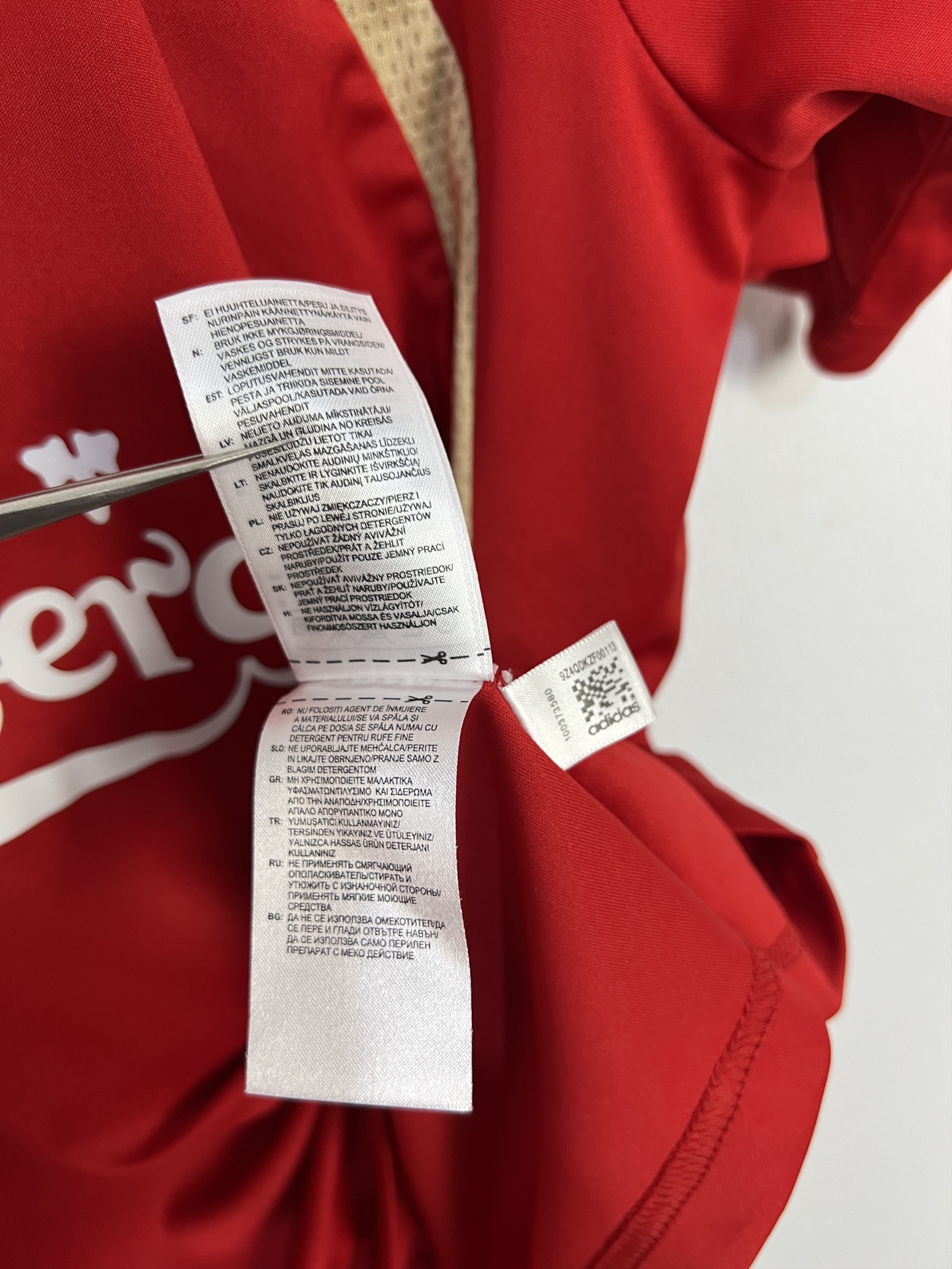 Adidas Vintage Adidas Liverpool Football Train Shirt Soccer Jersey Size US L / EU 52-54 / 3 - 8 Thumbnail