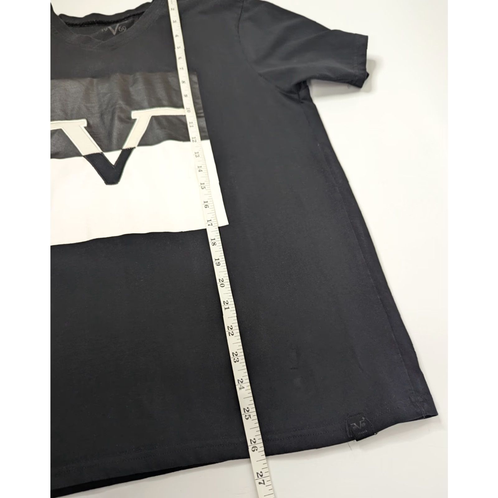 Versace VINTAGE Versace Shirt Mens 1969 Italia Graphic Tee V Logo V-Neck Short Sleeve Medium Black Cotton Logo 1969 Italia Mens Versace Shirt Size US M / EU 48-50 / 2 - 3 Thumbnail