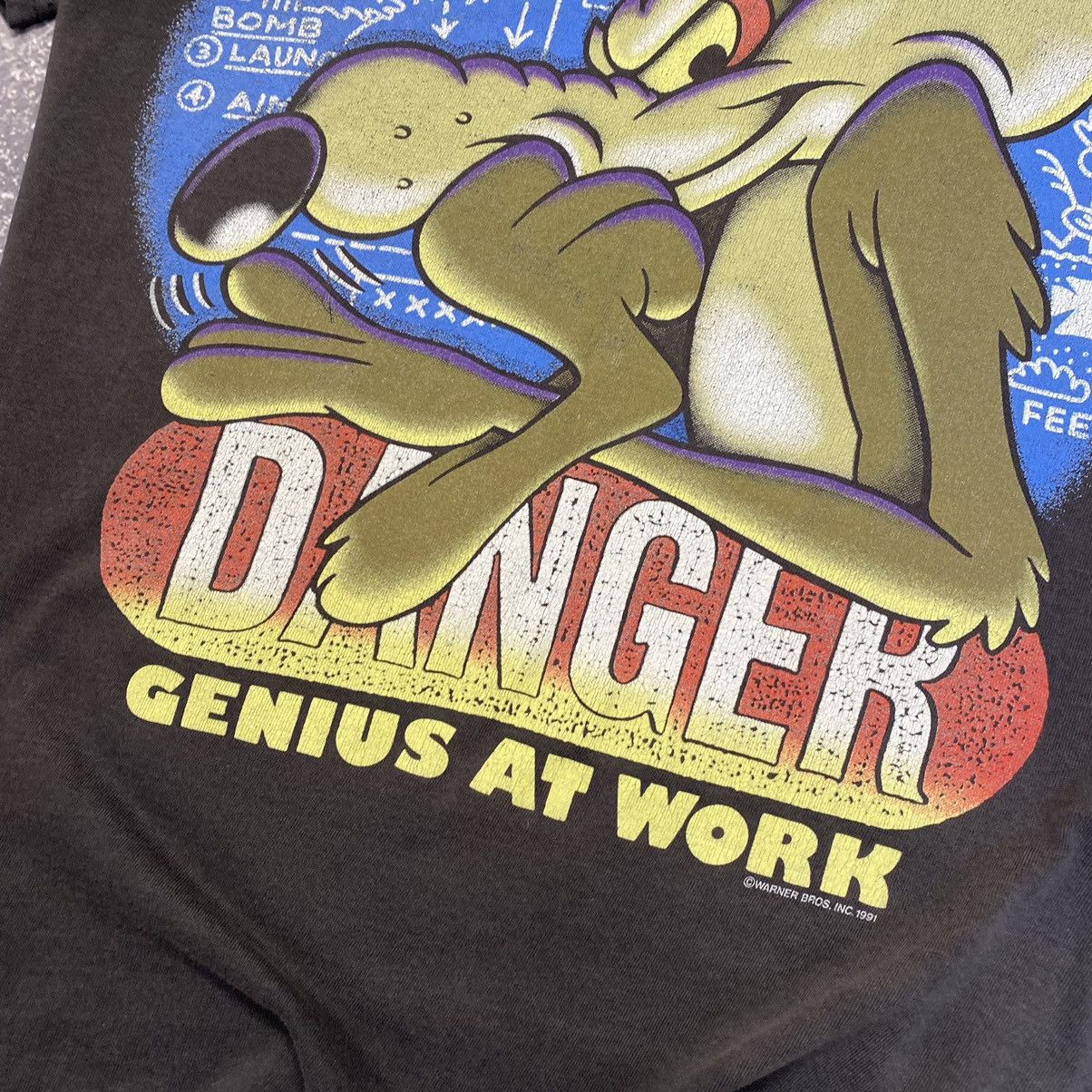 Cartoon Network Vintage Warner Bros Danger 1991 big graphic cartoon tee Size US XL / EU 56 / 4 - 4 Thumbnail