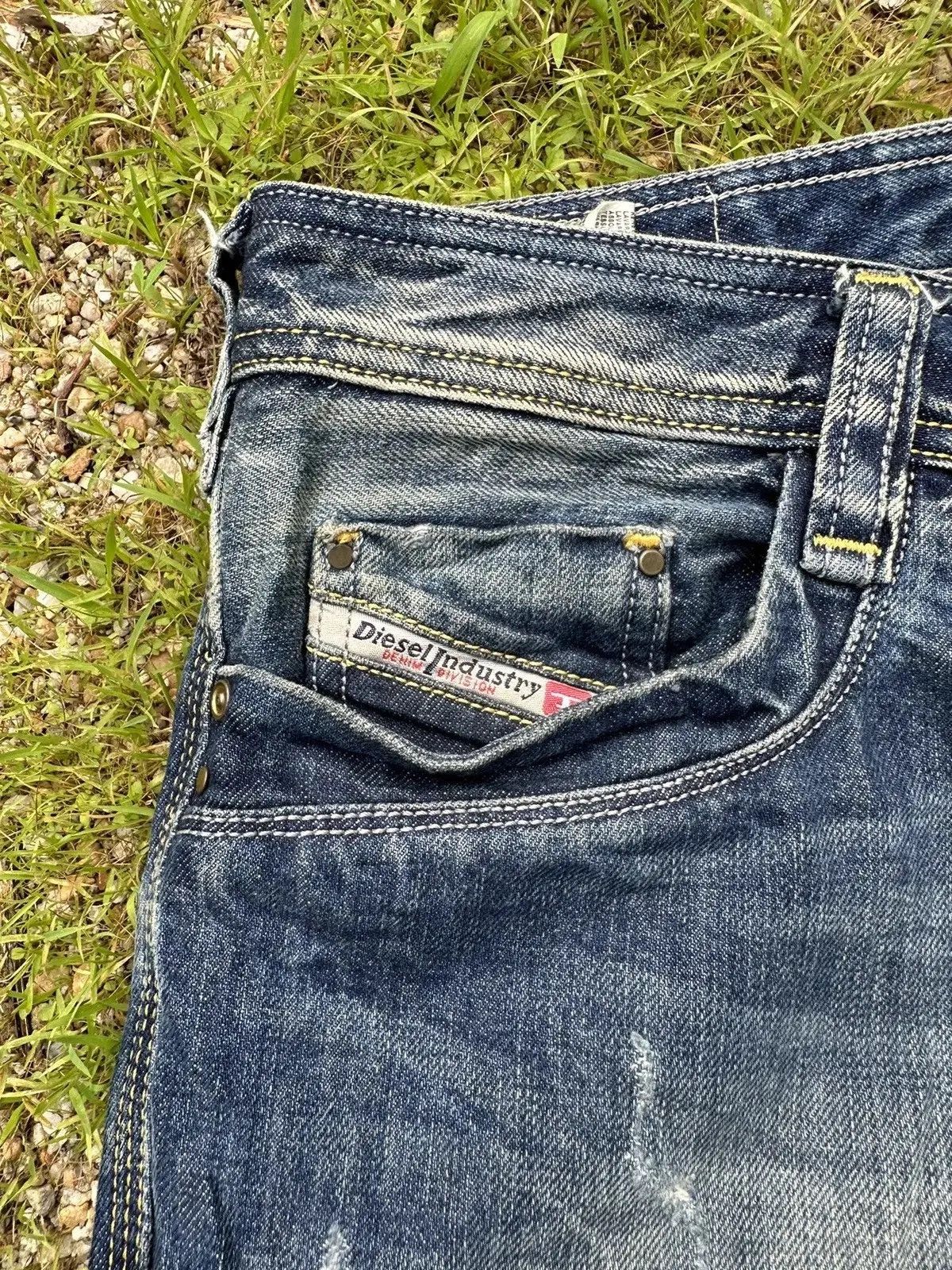 Diesel DIESEL JEANS RIPPED REGULAR STRAIGHT DENIM MUDWASH PANTS Size US 30 / EU 46 - 8 Thumbnail