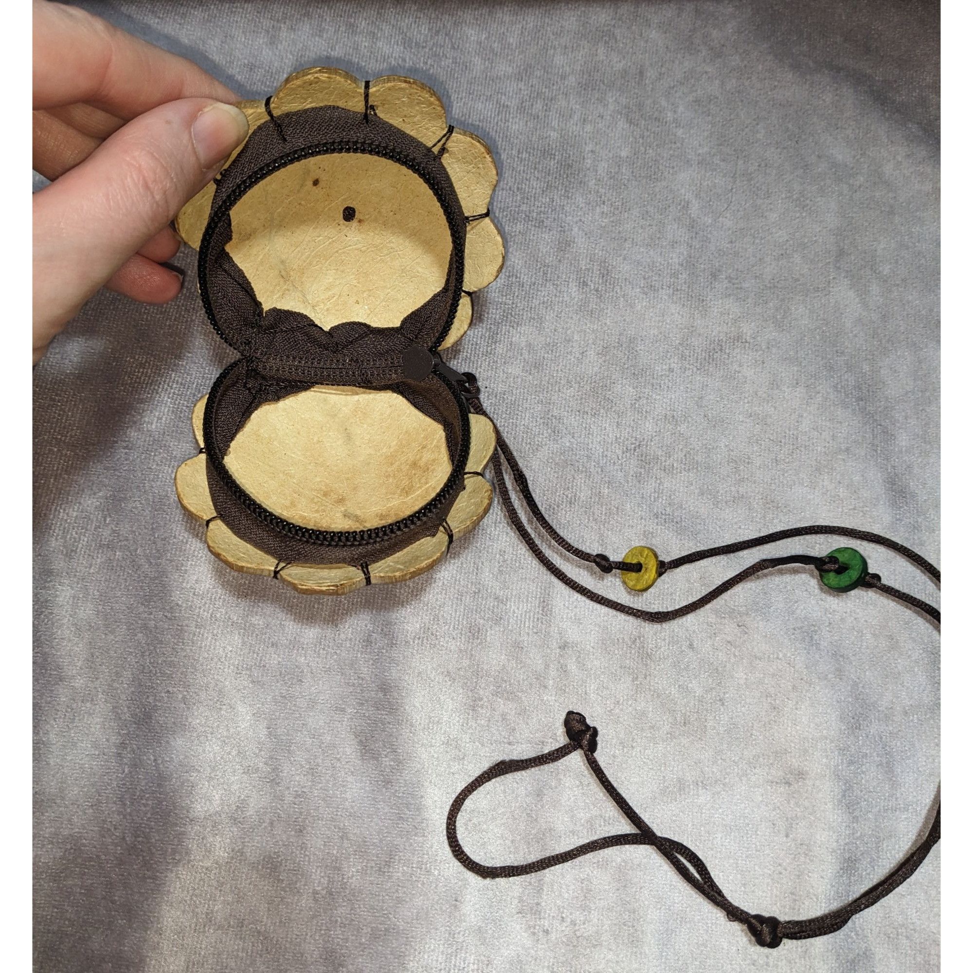 Handmade Handmade Coconut Shell Flower-Shaped Pouch With Lanyard & Zi Size ONE SIZE - 4 Thumbnail