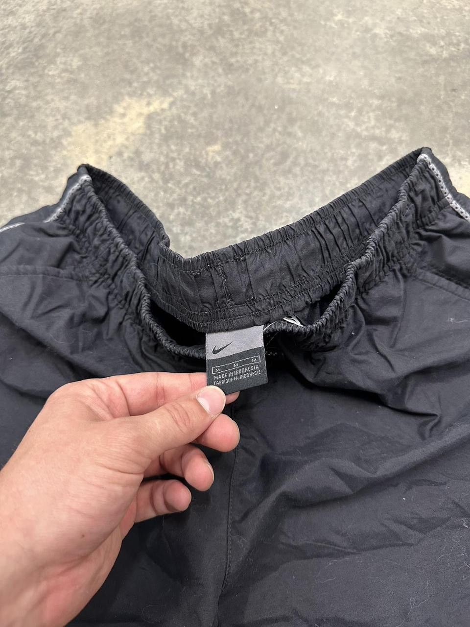 Nike Vintage Y2K Nike Baggy Black Nylon Shorts Size Medium Size US 30 / EU 46 - 6 Thumbnail