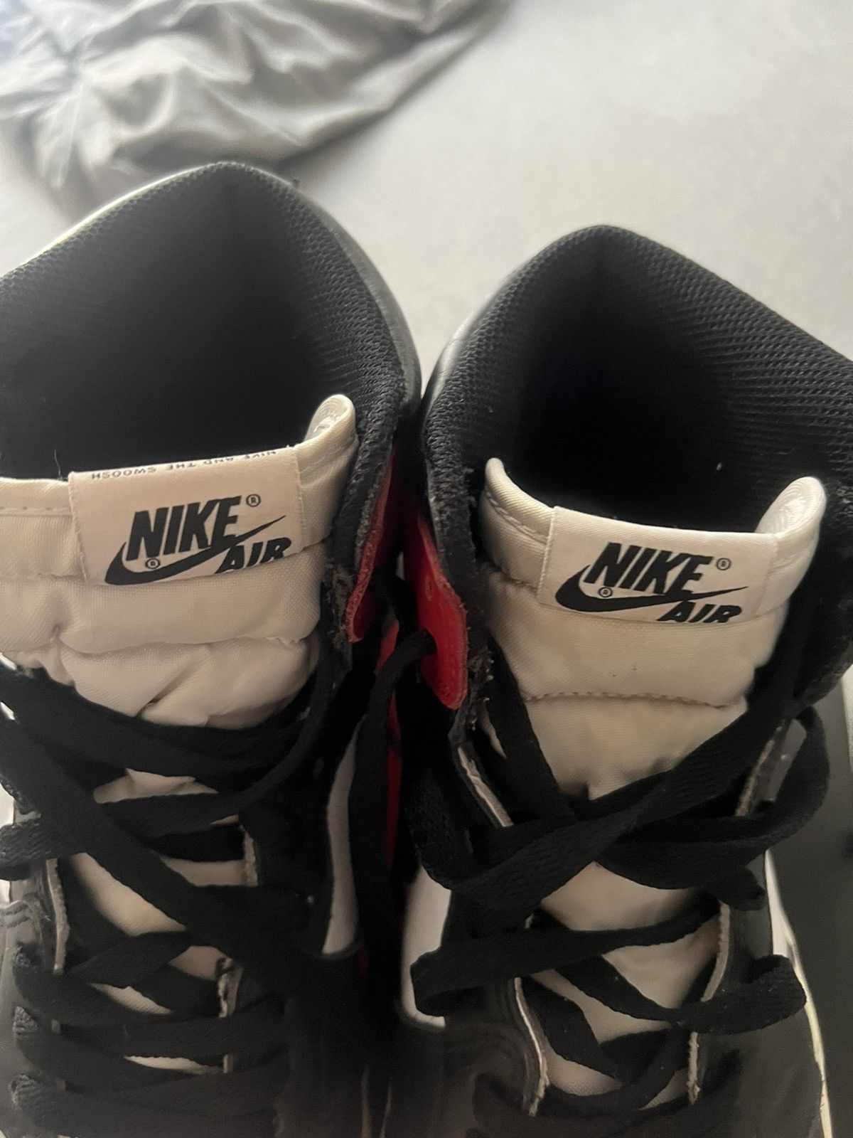 Jordan Brand × Nike Jordan 1 High Black Toe (2016) Size US 10.5 / EU 43-44 - 12 Thumbnail