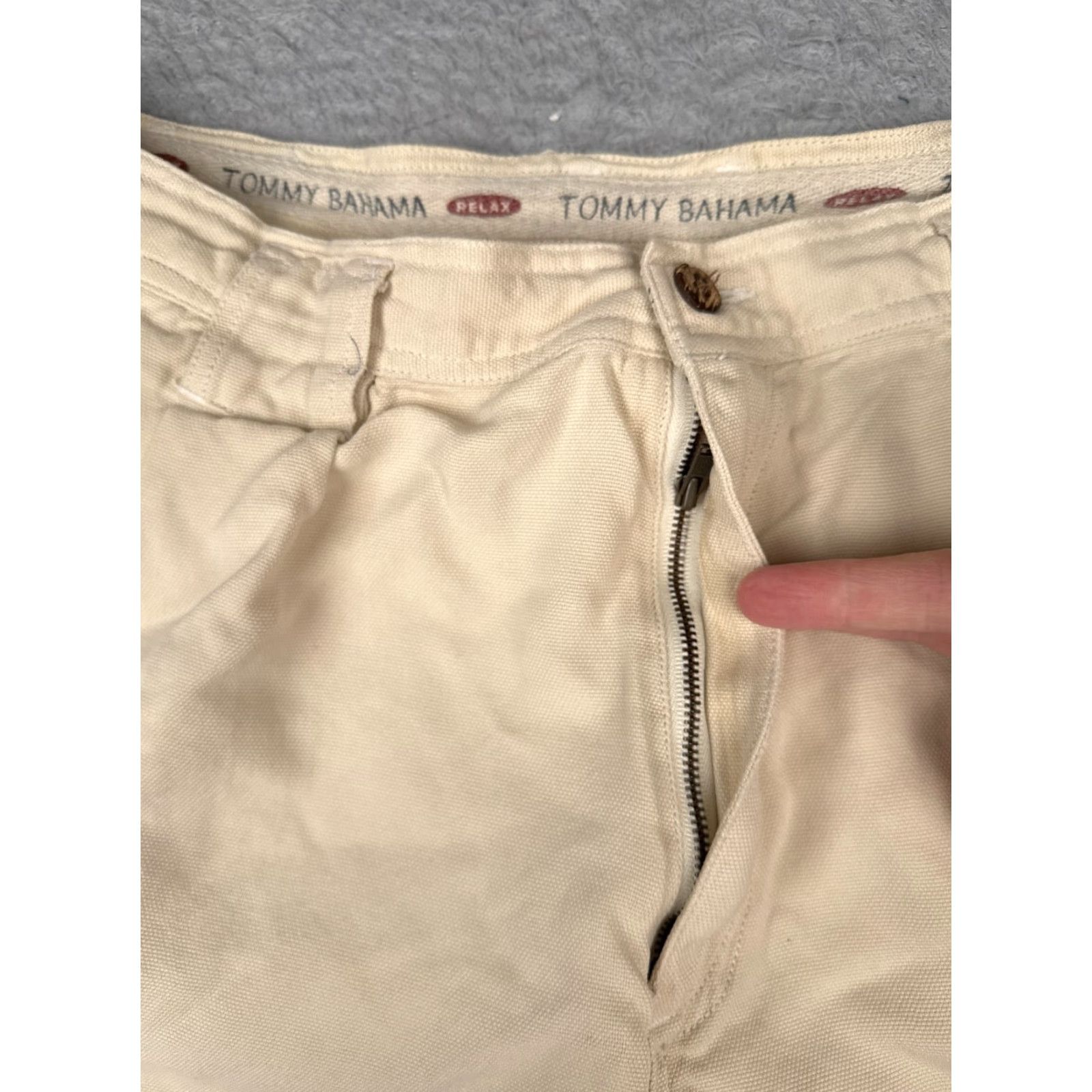 Tommy Bahama VINTAGE not applicable here; restructure: Tommy Bahama Shorts Men Beige Silk Pleated 33x9 Chino Relaxed Solid Aloha Beach 33 9 in inseam 10 in Size US 33 - 6 Thumbnail