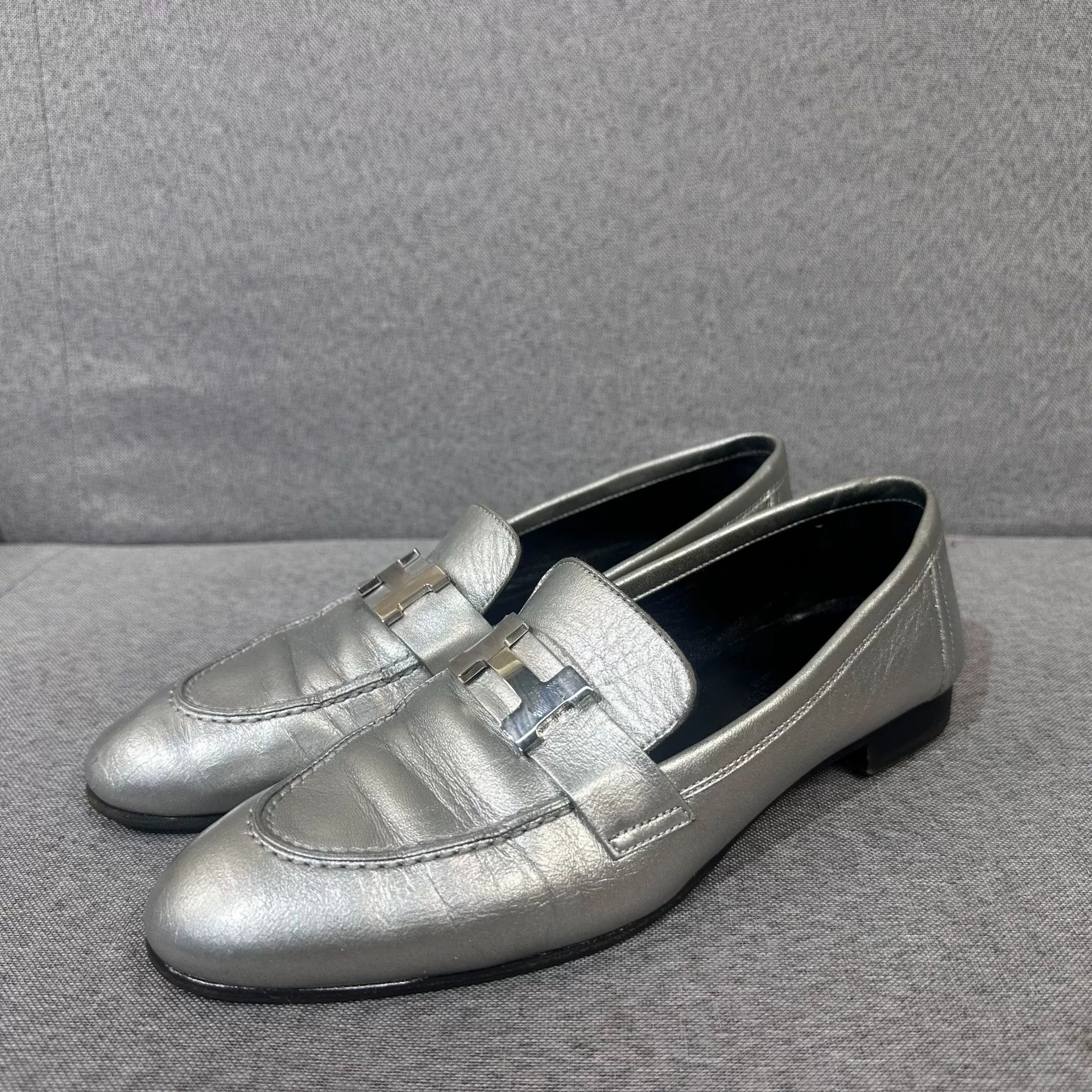 Hermes Hermes Silver Lowtop Sneakers us_7 Women Size US 7 / IT 37 - 1 Thumbnail
