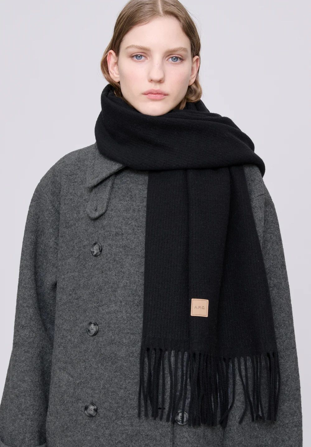 A.P.C. o1mle1125 Size: OS / Unisex Aria Scarf in Black Size ONE SIZE - 2 Thumbnail