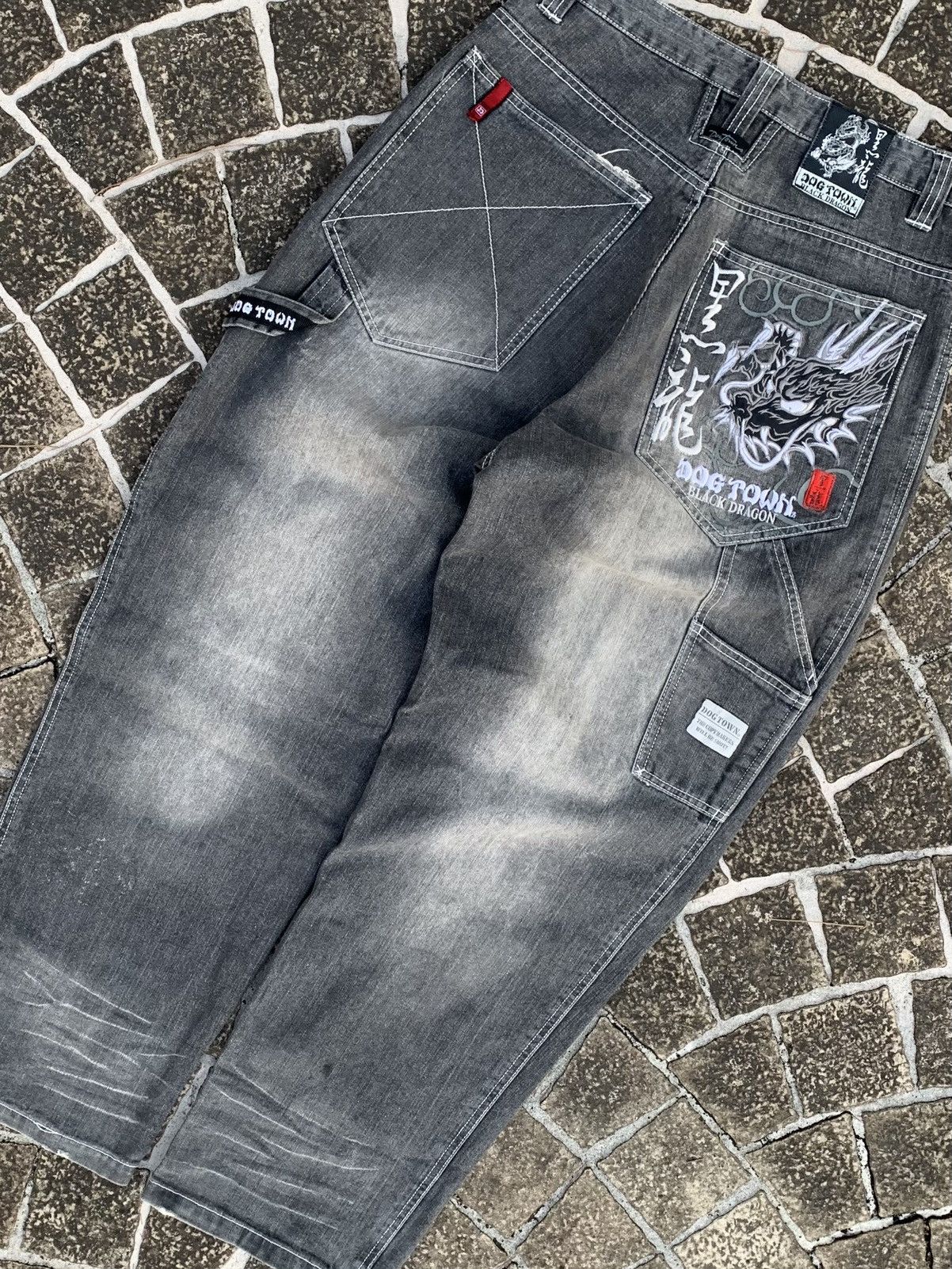 Dogtown × Vintage Dog Town Black Dragon Size US 32 / EU 48 - 3 Thumbnail