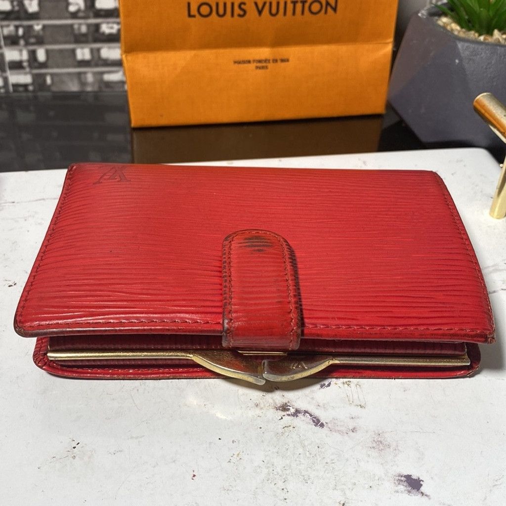 Louis Vuitton Authentic Louis Vuitton Epi Kisslock Wallet Size ONE SIZE - 13 Thumbnail