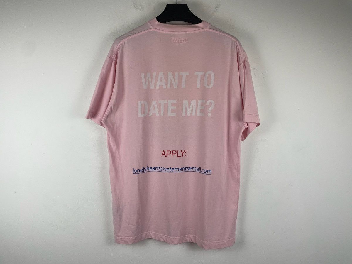 Vetements Vetements “ Want To Date Me?” Slogan Tee Size US S / EU 44-46 / 1 - 6 Thumbnail