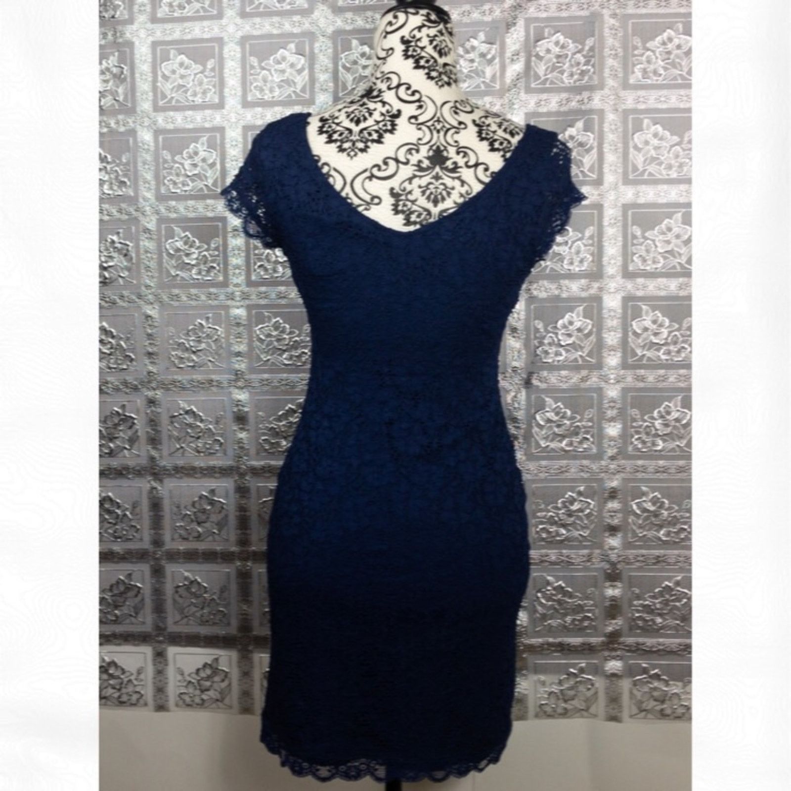 Forever 21 NWT Forever 21 Navy Blue Floral Lace Dress Size M Size M / US 6-8 / IT 42-44 - 5 Thumbnail